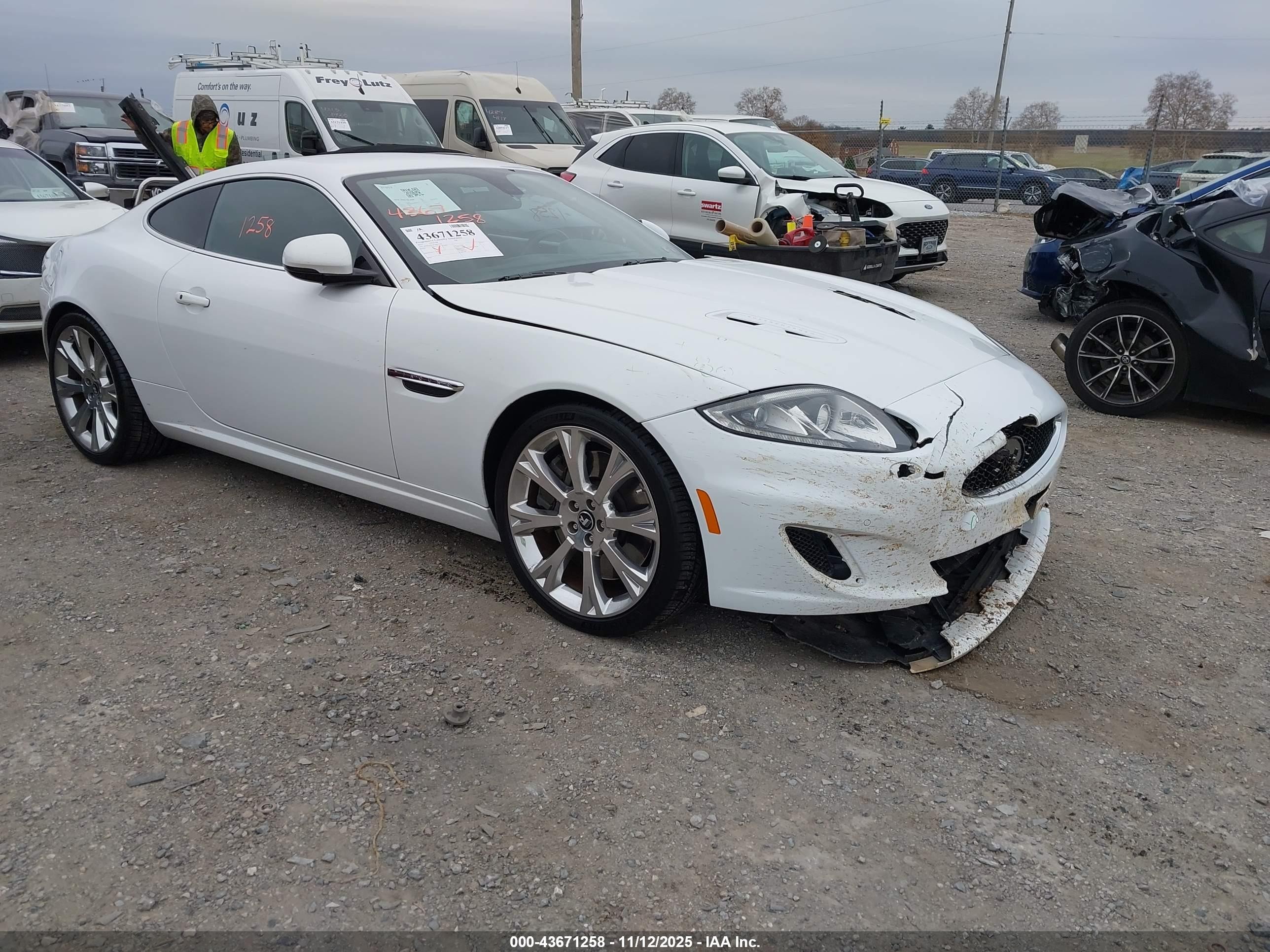 2012 Jaguar Xk Xkr White vin: SAJWA4DC9CMB45218