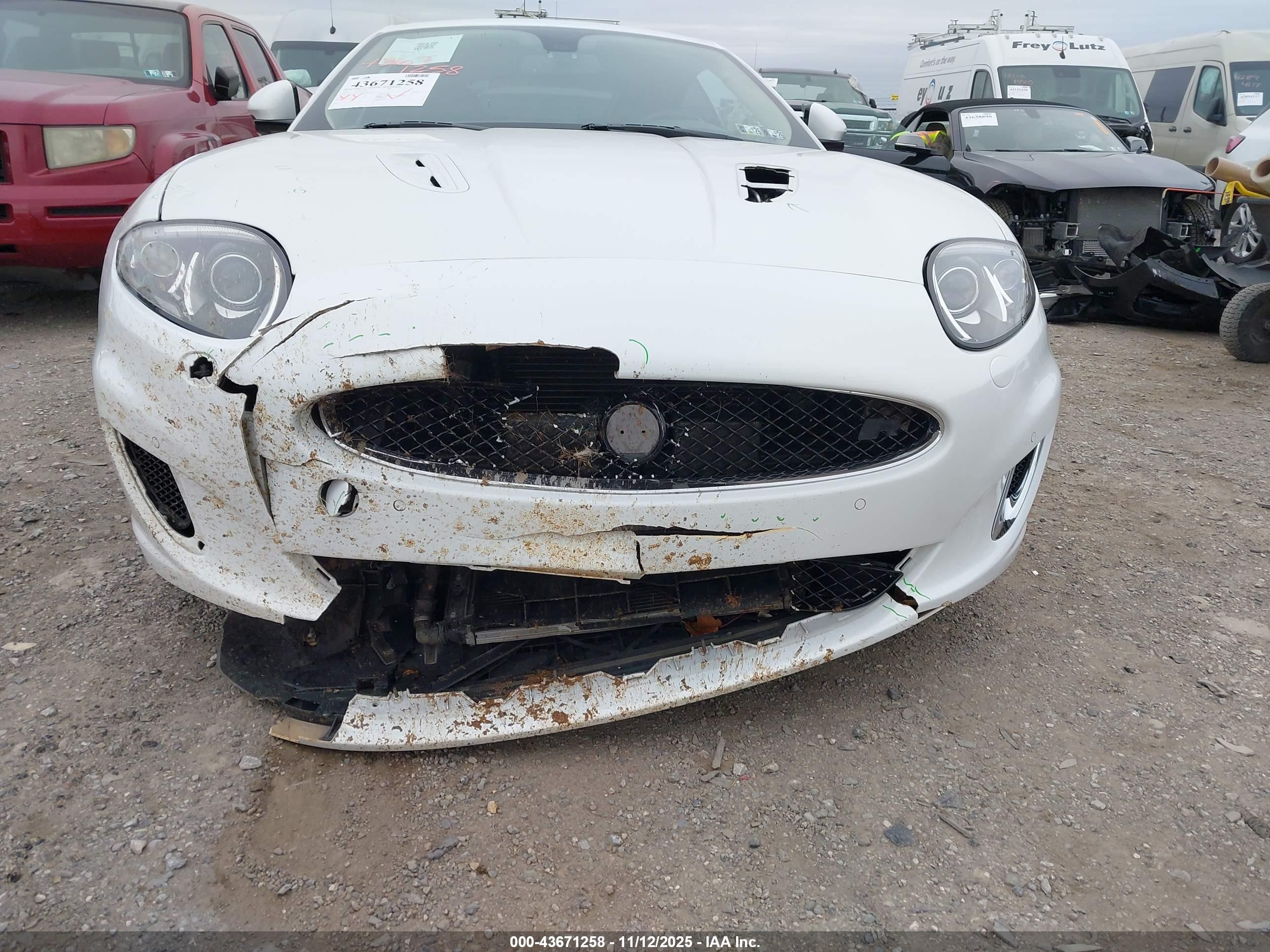 2012 Jaguar Xk Xkr White vin: SAJWA4DC9CMB45218
