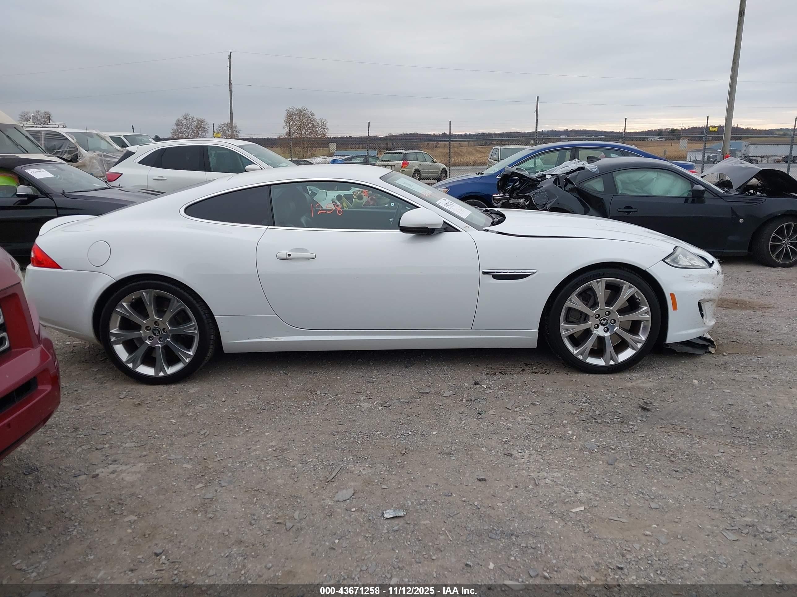 2012 Jaguar Xk Xkr White vin: SAJWA4DC9CMB45218