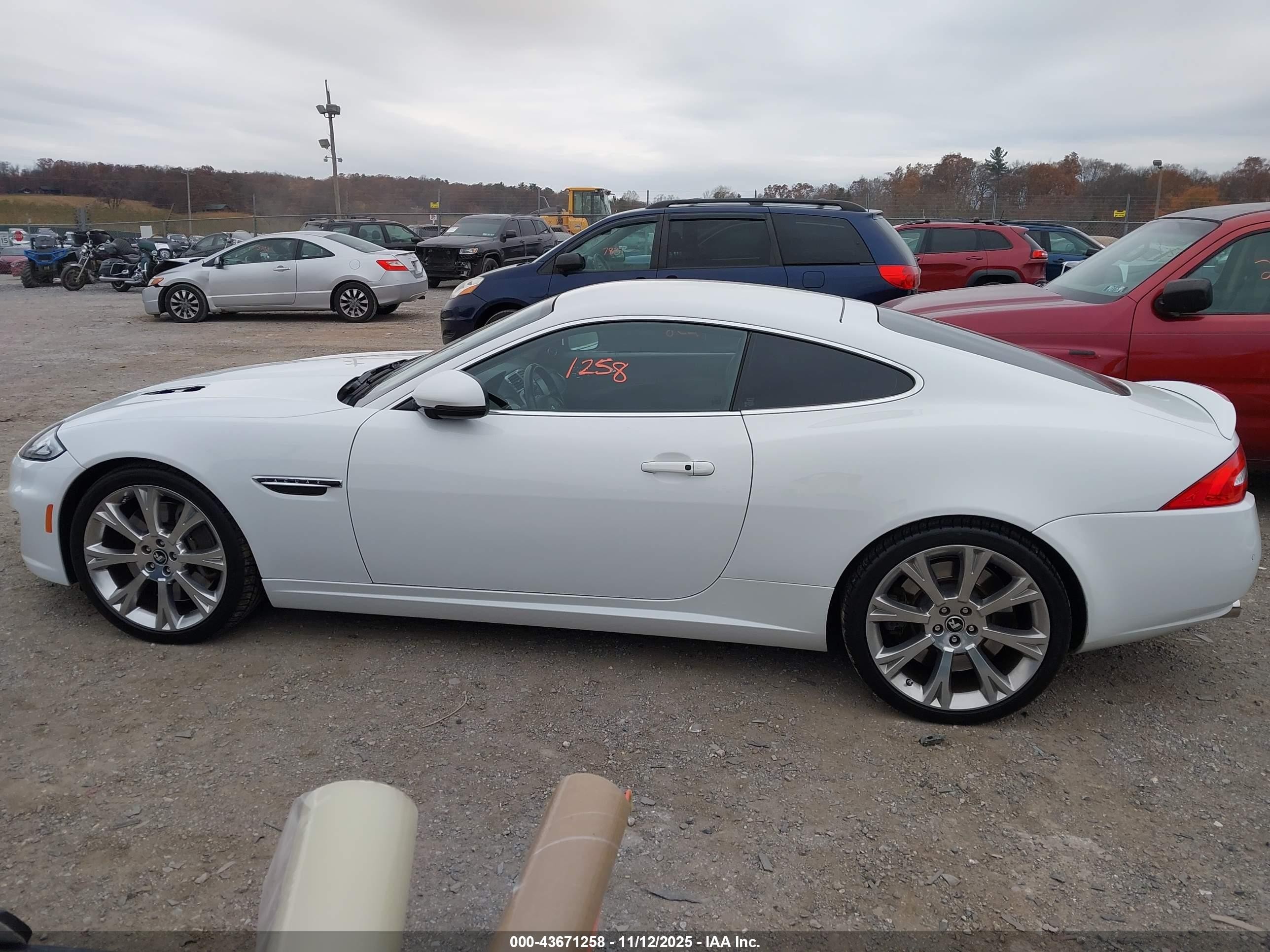 2012 Jaguar Xk Xkr White vin: SAJWA4DC9CMB45218