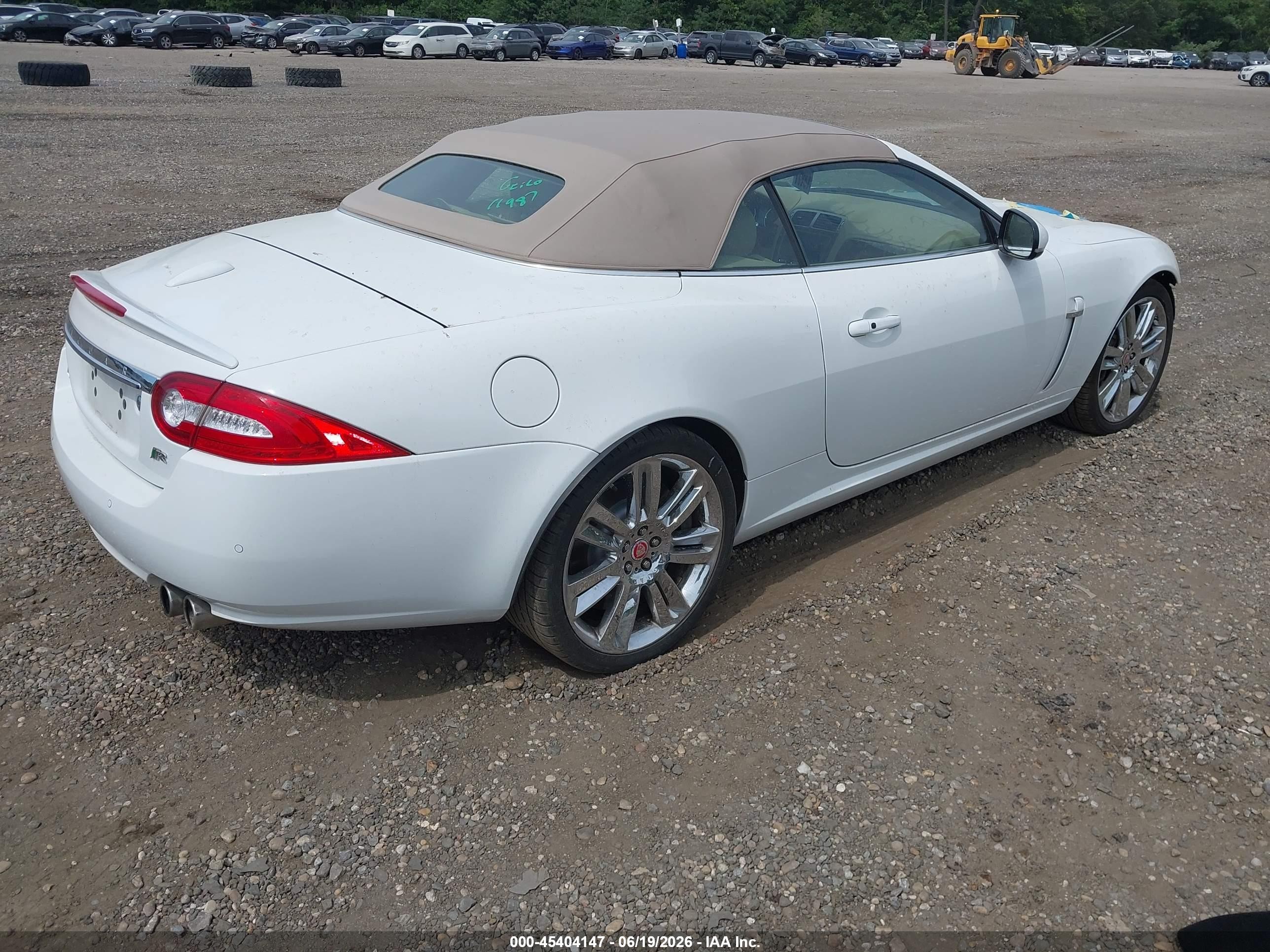 2011 Jaguar Xk Xkr White vin: SAJWA4EC0BMB40390