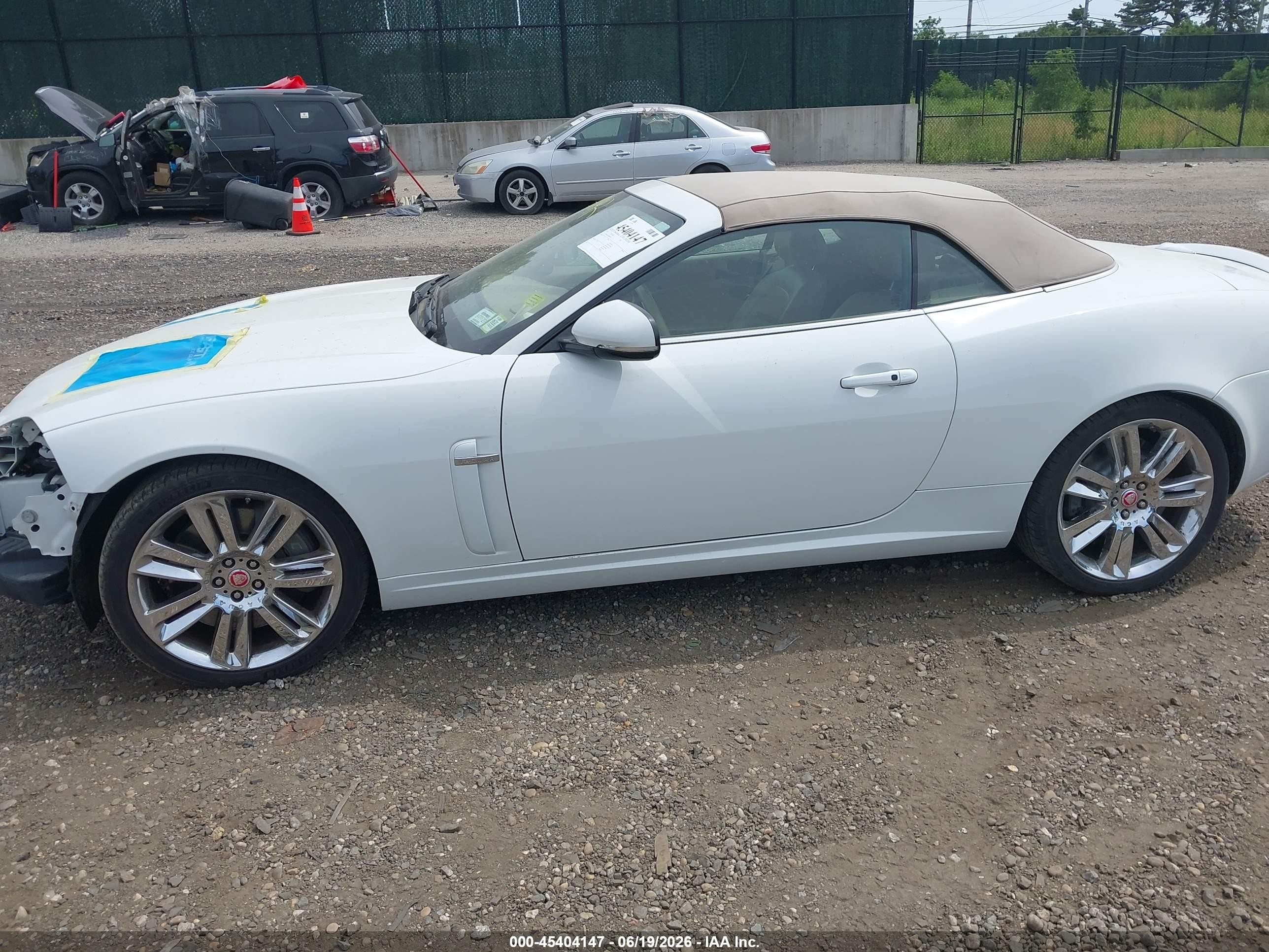 2011 Jaguar Xk Xkr White vin: SAJWA4EC0BMB40390