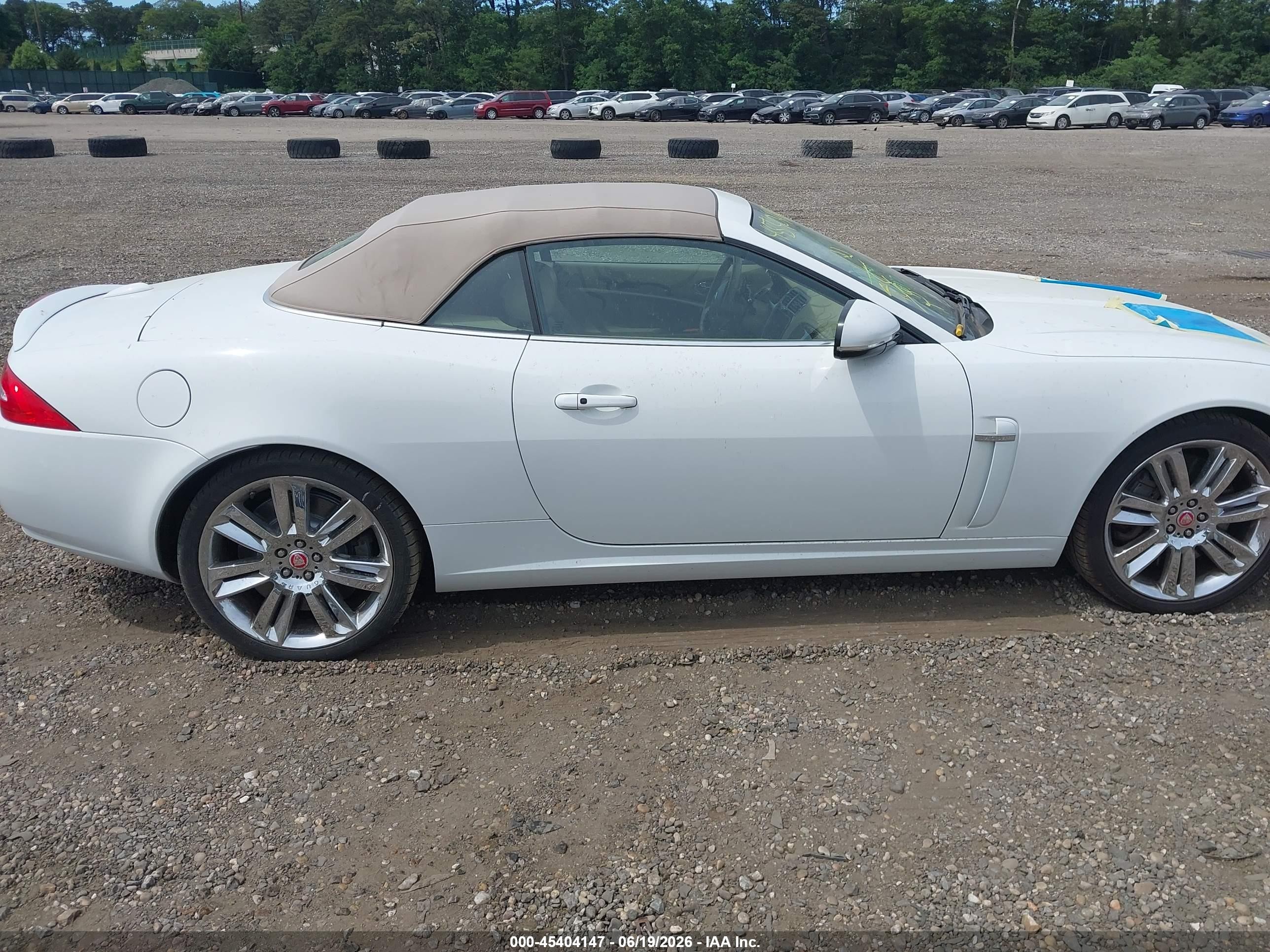 2011 Jaguar Xk Xkr White vin: SAJWA4EC0BMB40390