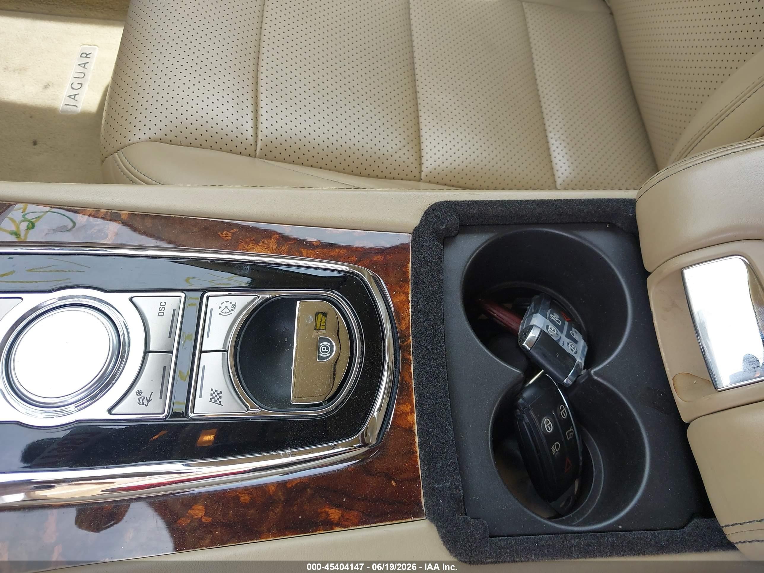 2011 Jaguar Xk Xkr White vin: SAJWA4EC0BMB40390