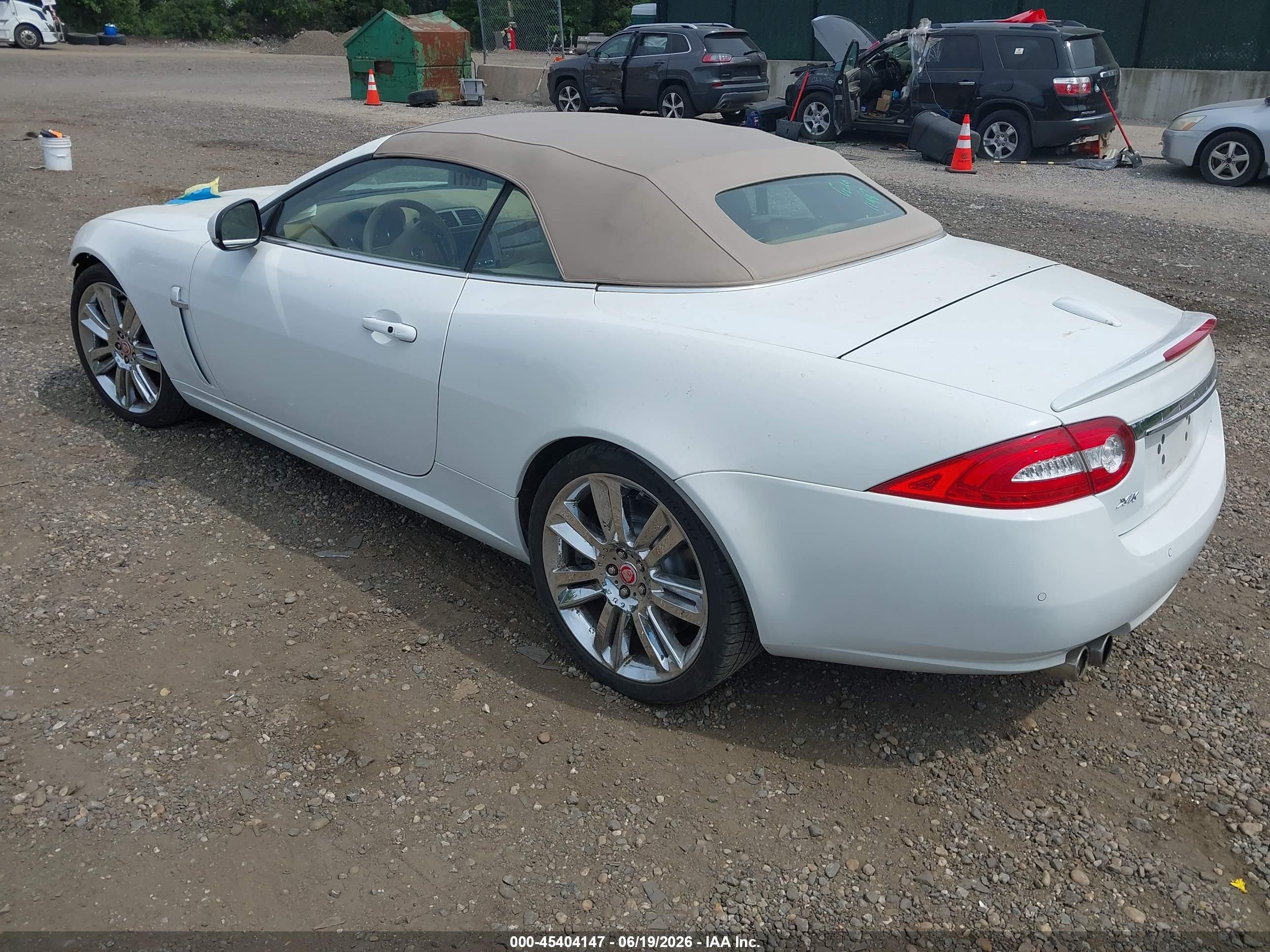 2011 Jaguar Xk Xkr White vin: SAJWA4EC0BMB40390