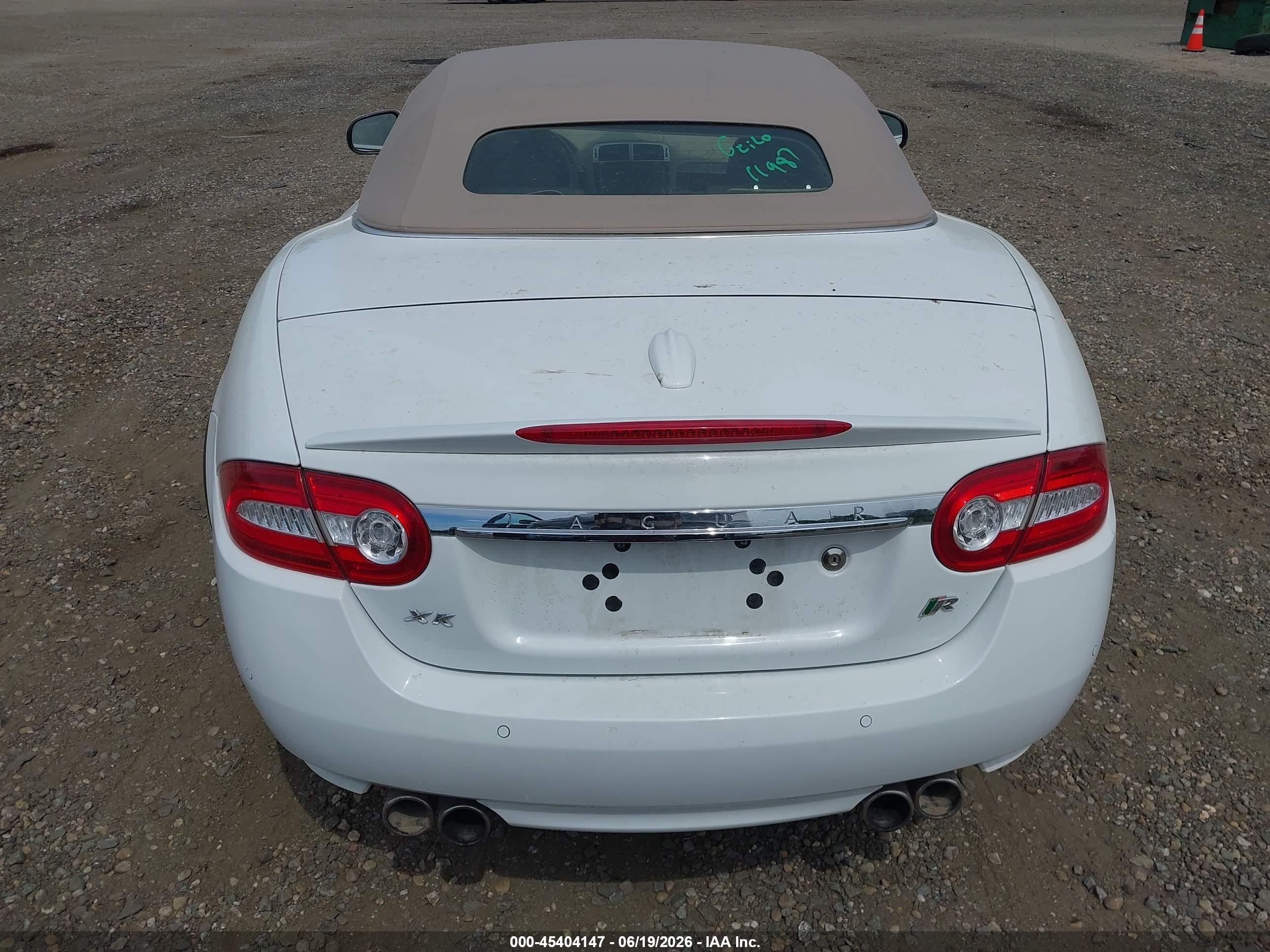 2011 Jaguar Xk Xkr White vin: SAJWA4EC0BMB40390