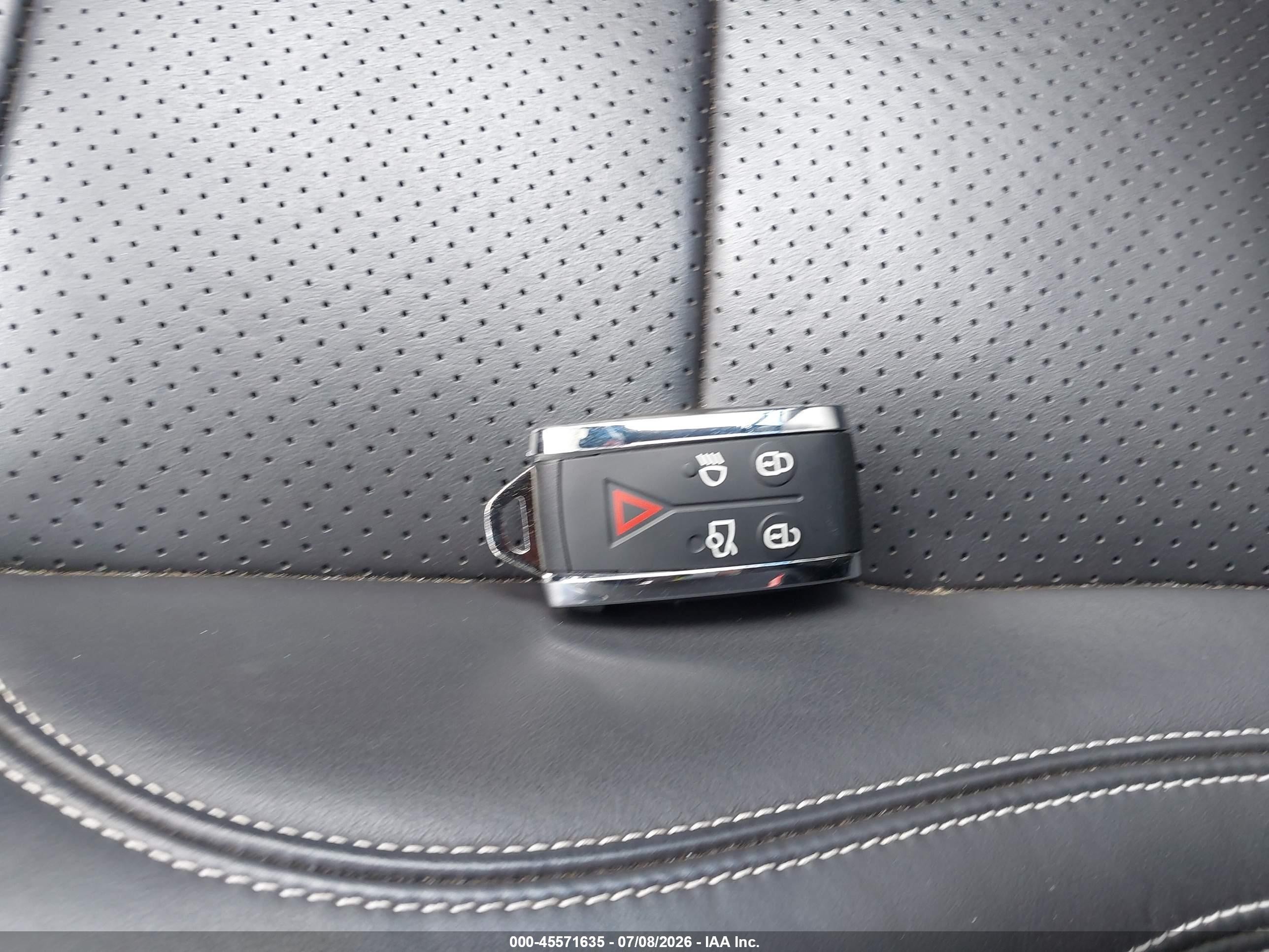 2011 Jaguar Xk Серебряный vin: SAJWA4FB2BLB41200