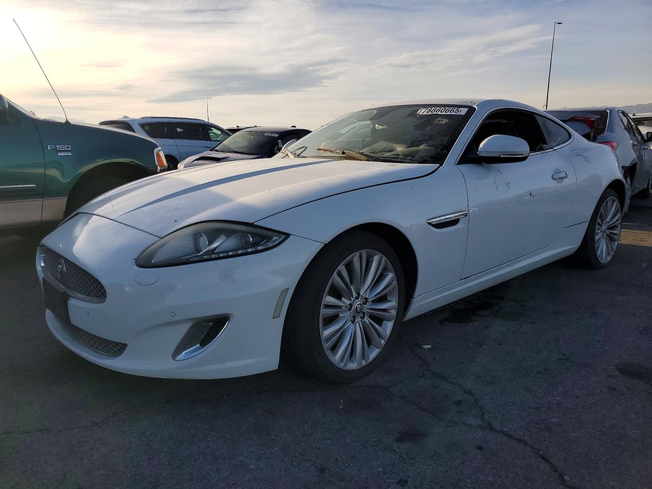 2012 Jaguar Xk White vin: SAJWA4FB4CLB44973