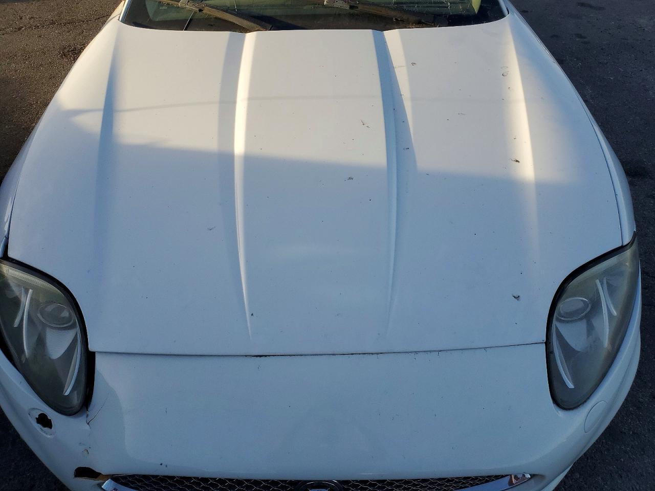2012 Jaguar Xk White vin: SAJWA4FB4CLB44973
