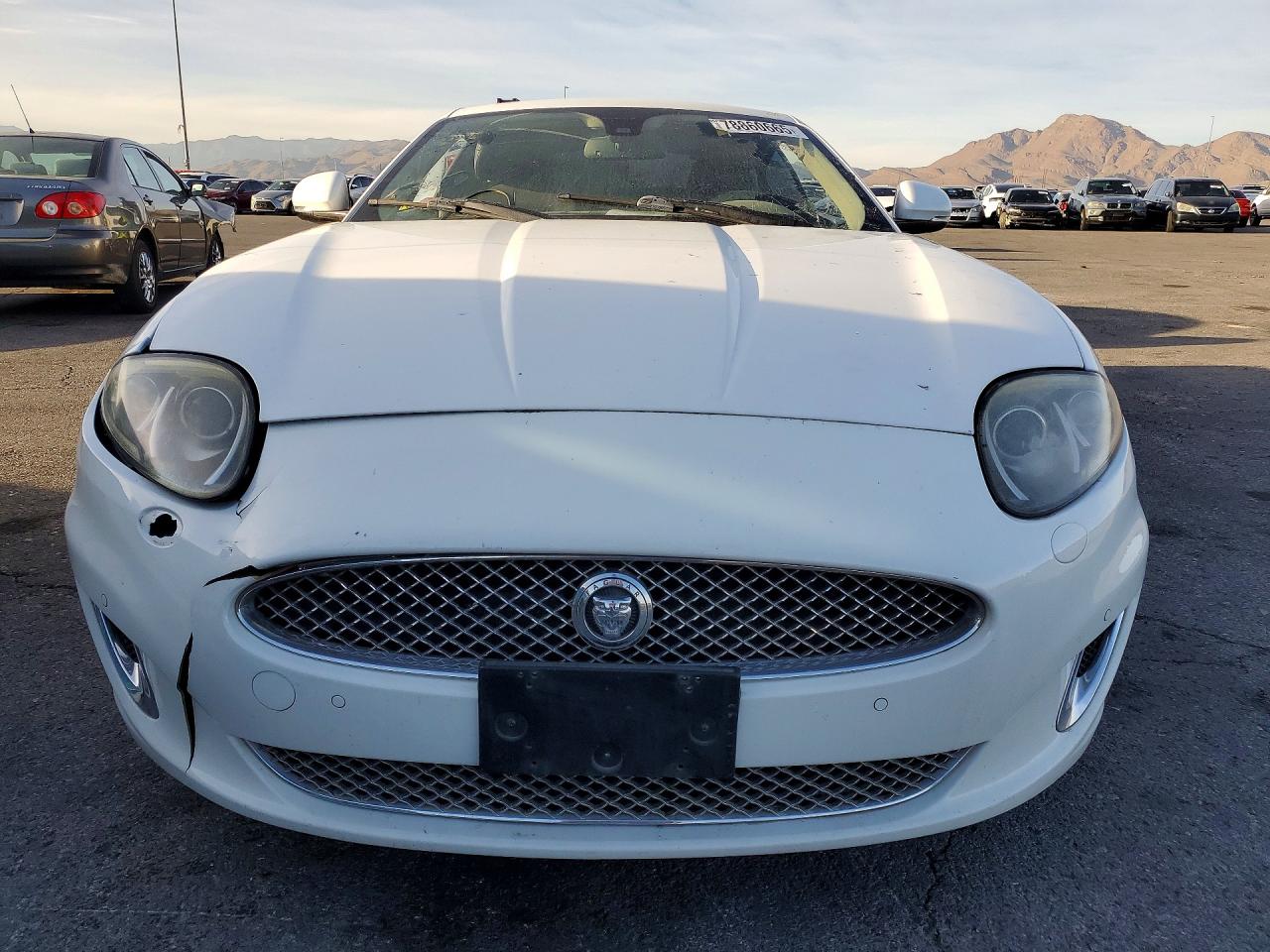 2012 Jaguar Xk White vin: SAJWA4FB4CLB44973