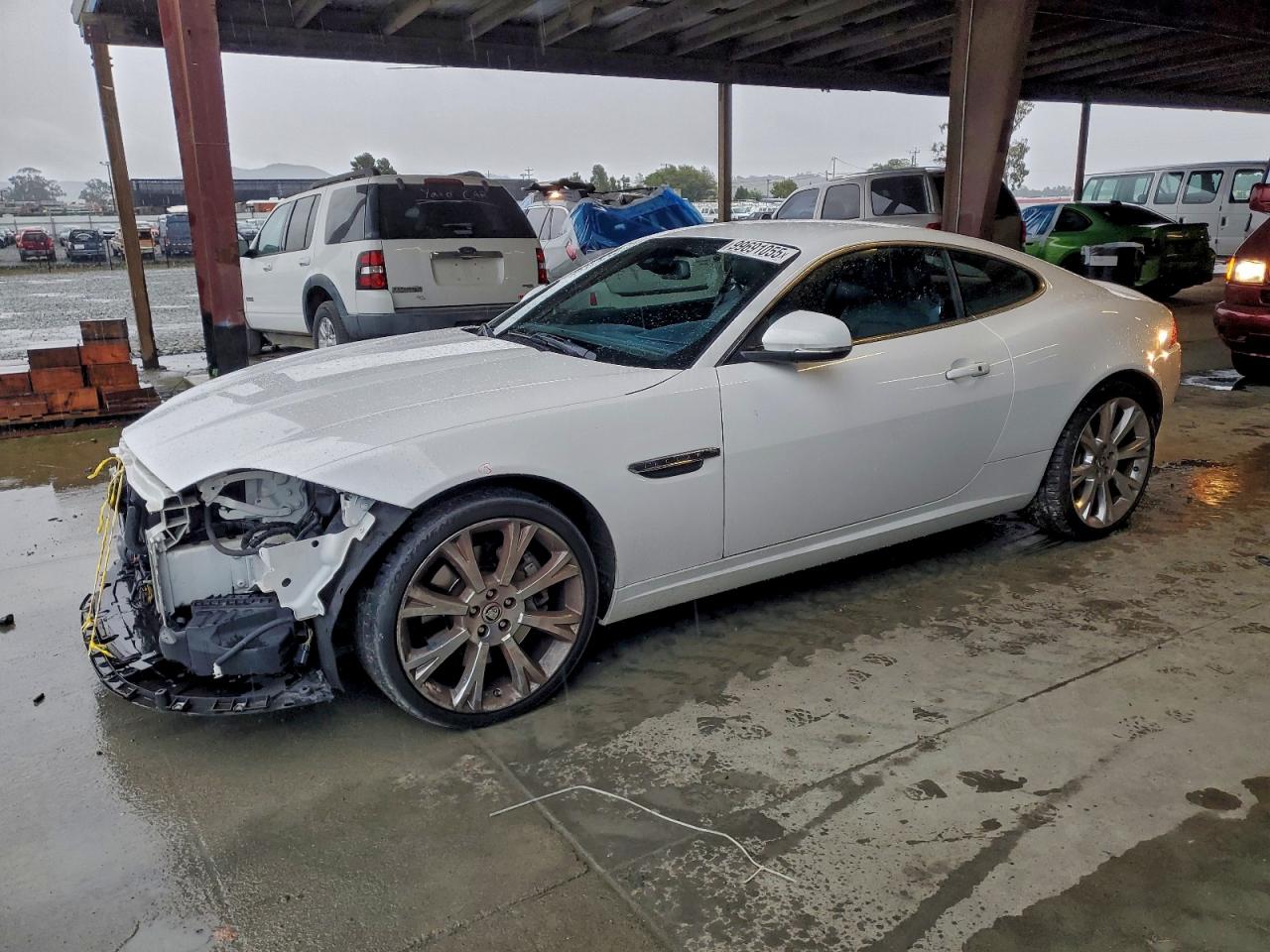 2014 Jaguar Xk White vin: SAJWA4FB4ELB52056