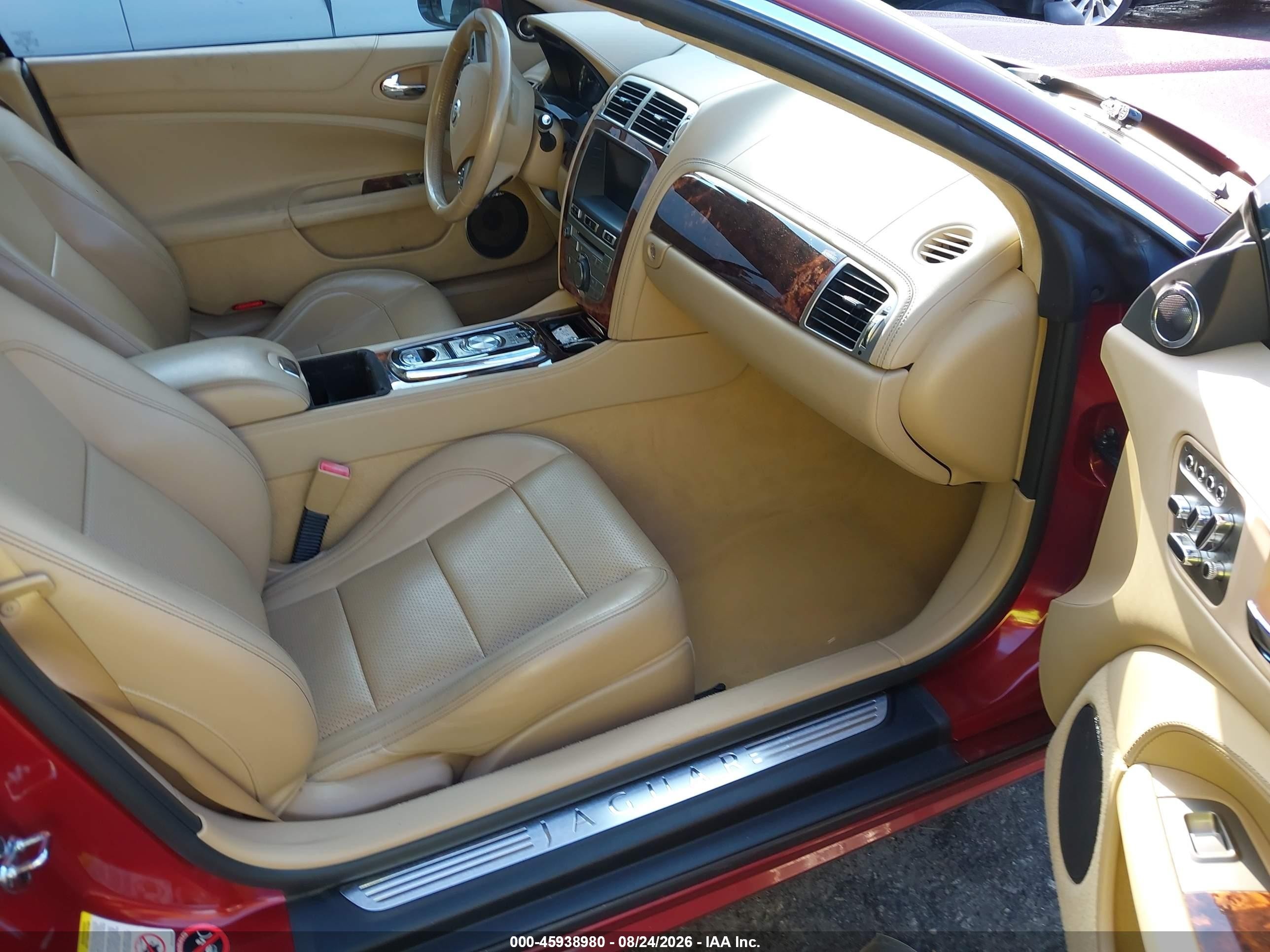 2011 Jaguar Xk   Red vin: SAJWA4FBXBLB43471