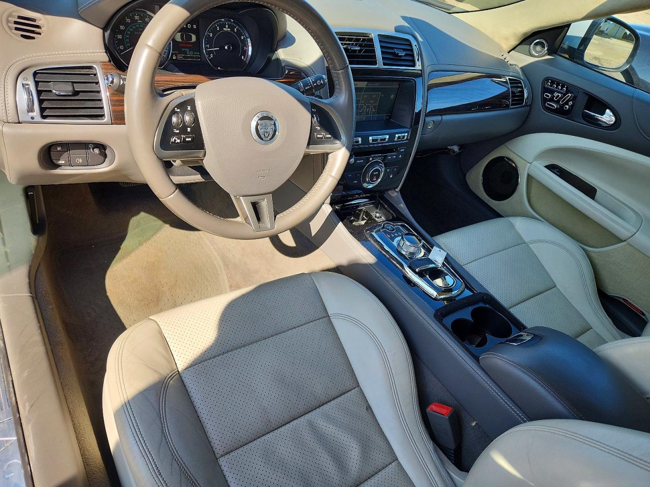 2012 Jaguar Xk Silver vin: SAJWA4GB4CLB46558