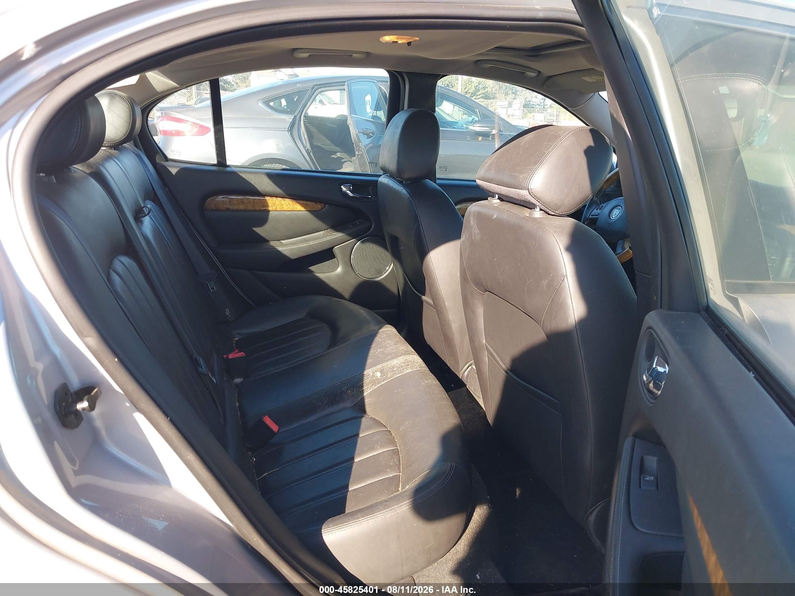 2005 Jaguar X-type 3.0 Silver vin: SAJWA51A05WE57833
