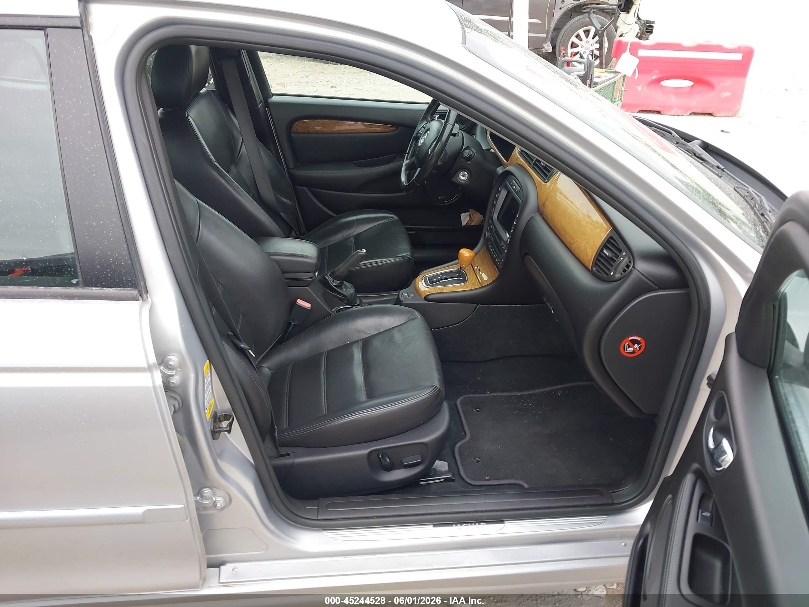 2005 Jaguar X-type 3.0 Silver vin: SAJWA51C55WE38566