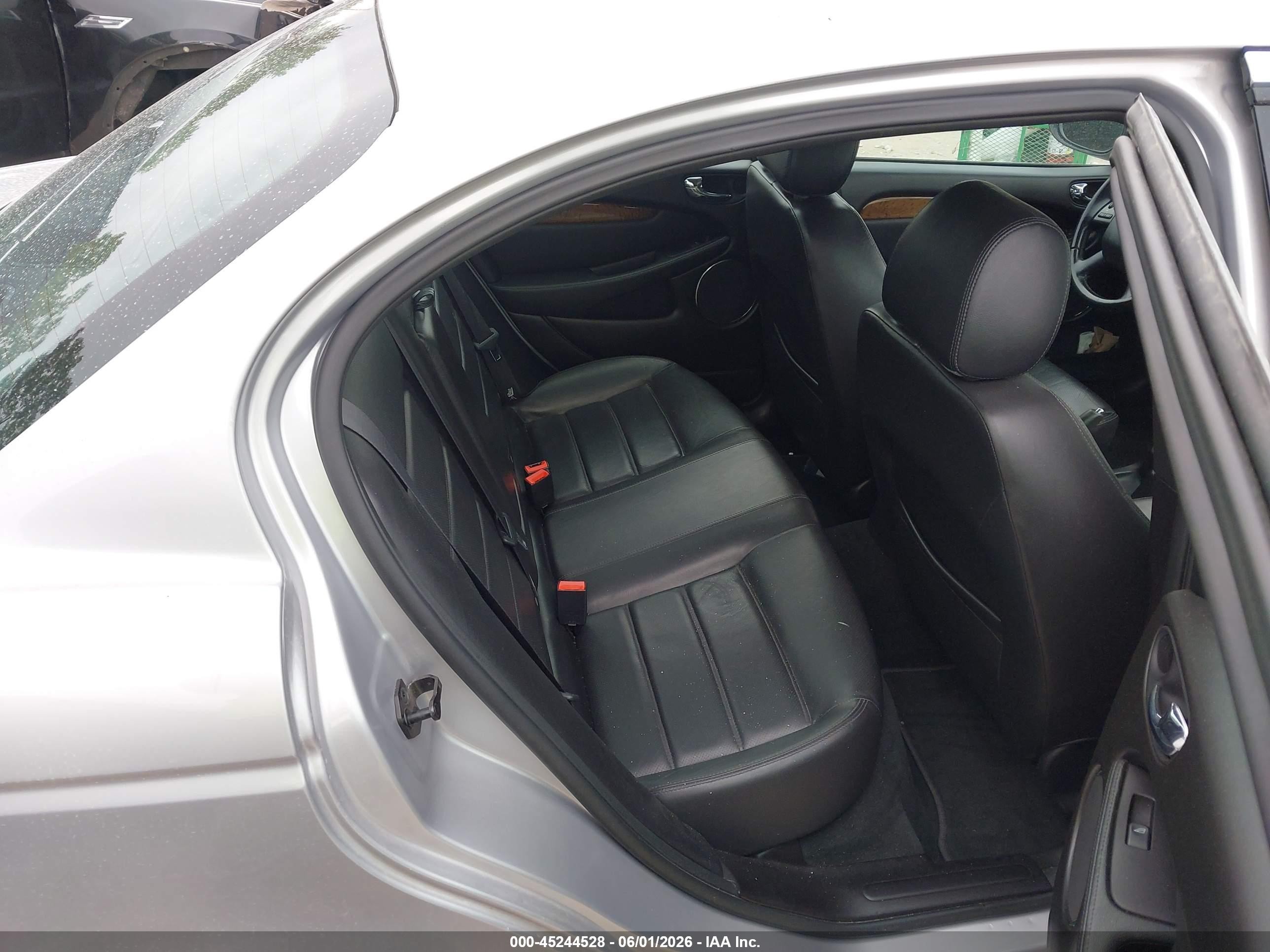 2005 Jaguar X-type 3.0 Silver vin: SAJWA51C55WE38566