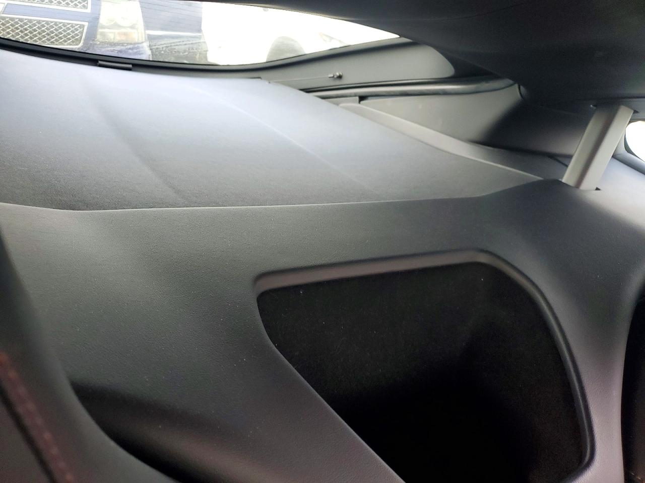2015 Jaguar F-type R Silver vin: SAJWA6DA0FMK18651
