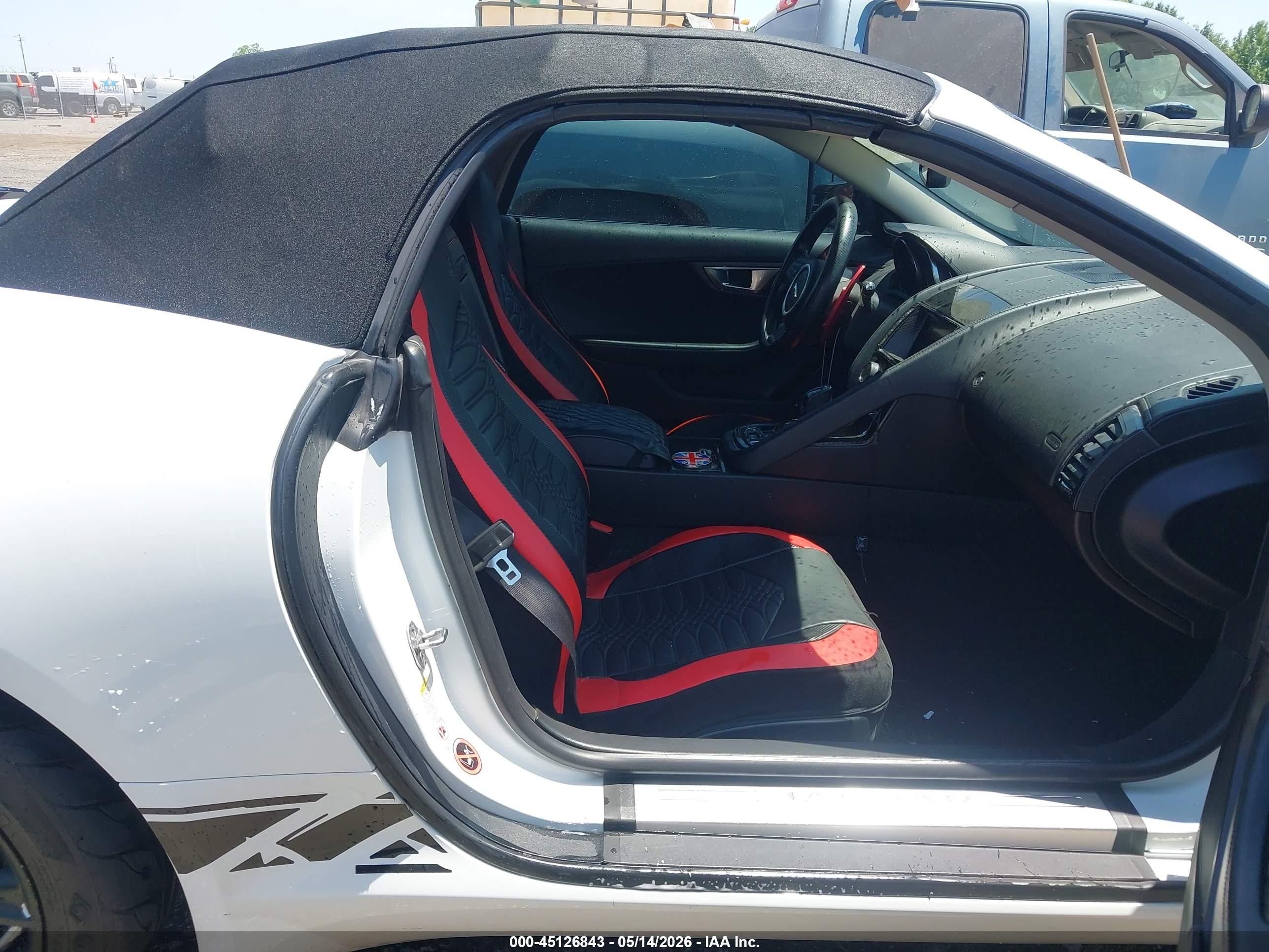 2014 Jaguar F-type   White vin: SAJWA6E73E8K00977