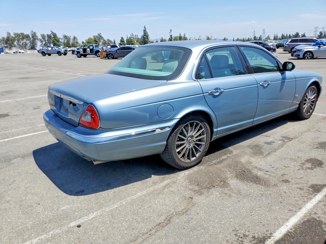 2006 Jaguar Xj8 Blue vin: SAJWA71B06SH02756