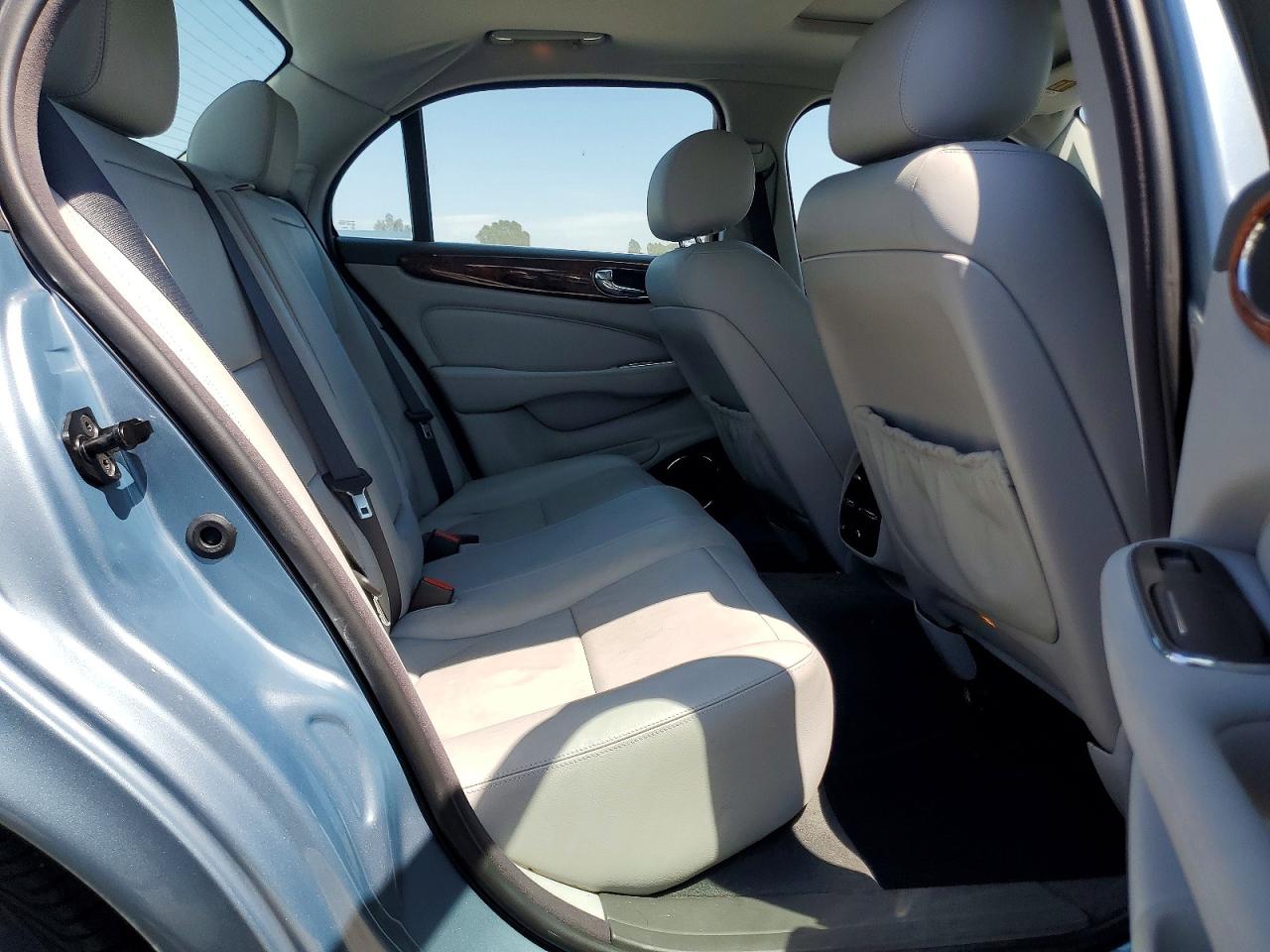 2006 Jaguar Xj8 Blue vin: SAJWA71B06SH02756