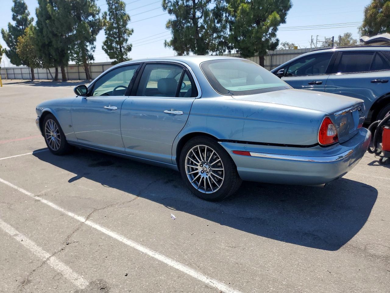 2006 Jaguar Xj8 Blue vin: SAJWA71B06SH02756
