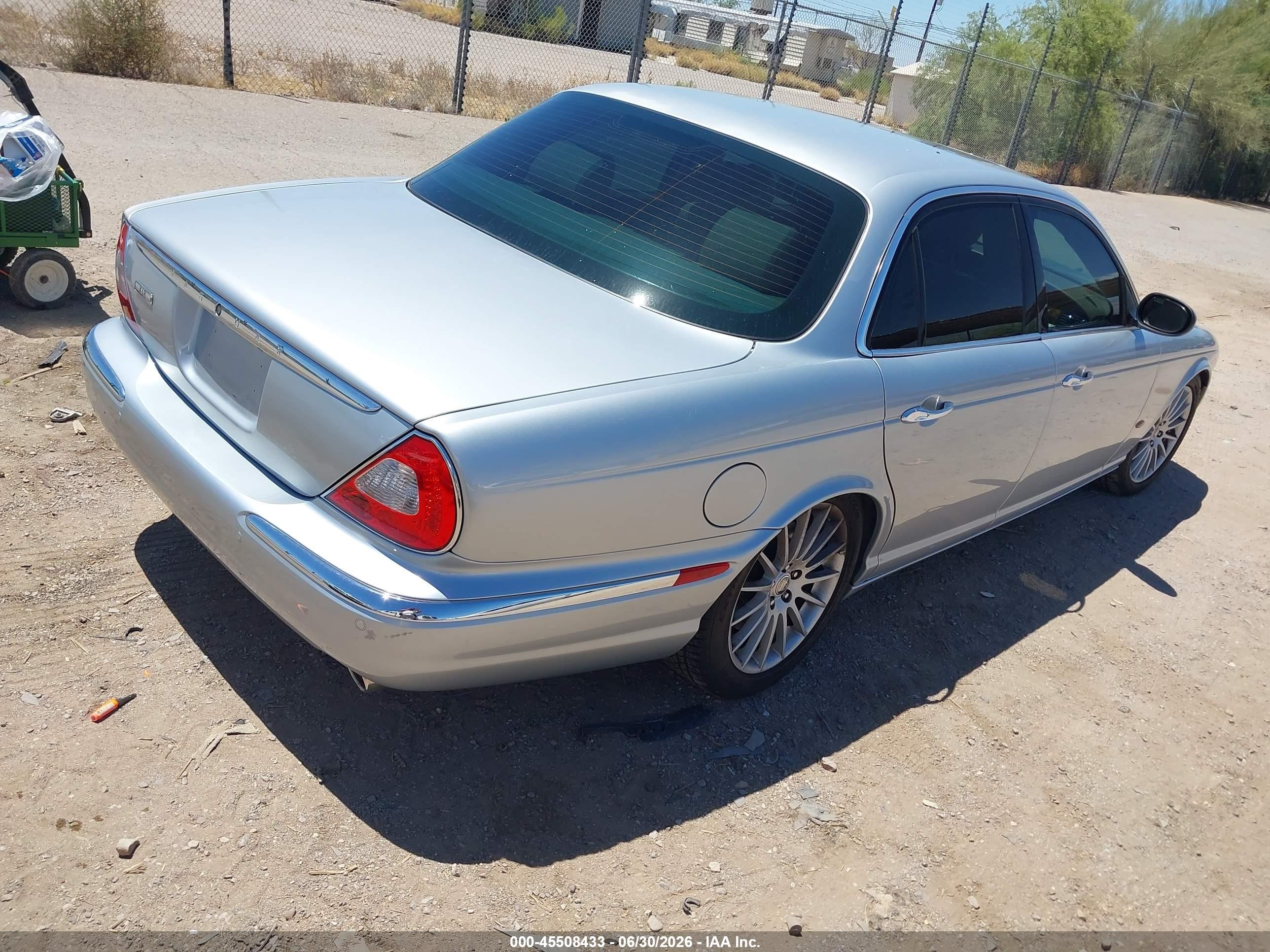 2006 Jaguar Xj Xj8 Silver vin: SAJWA71B16SH10980