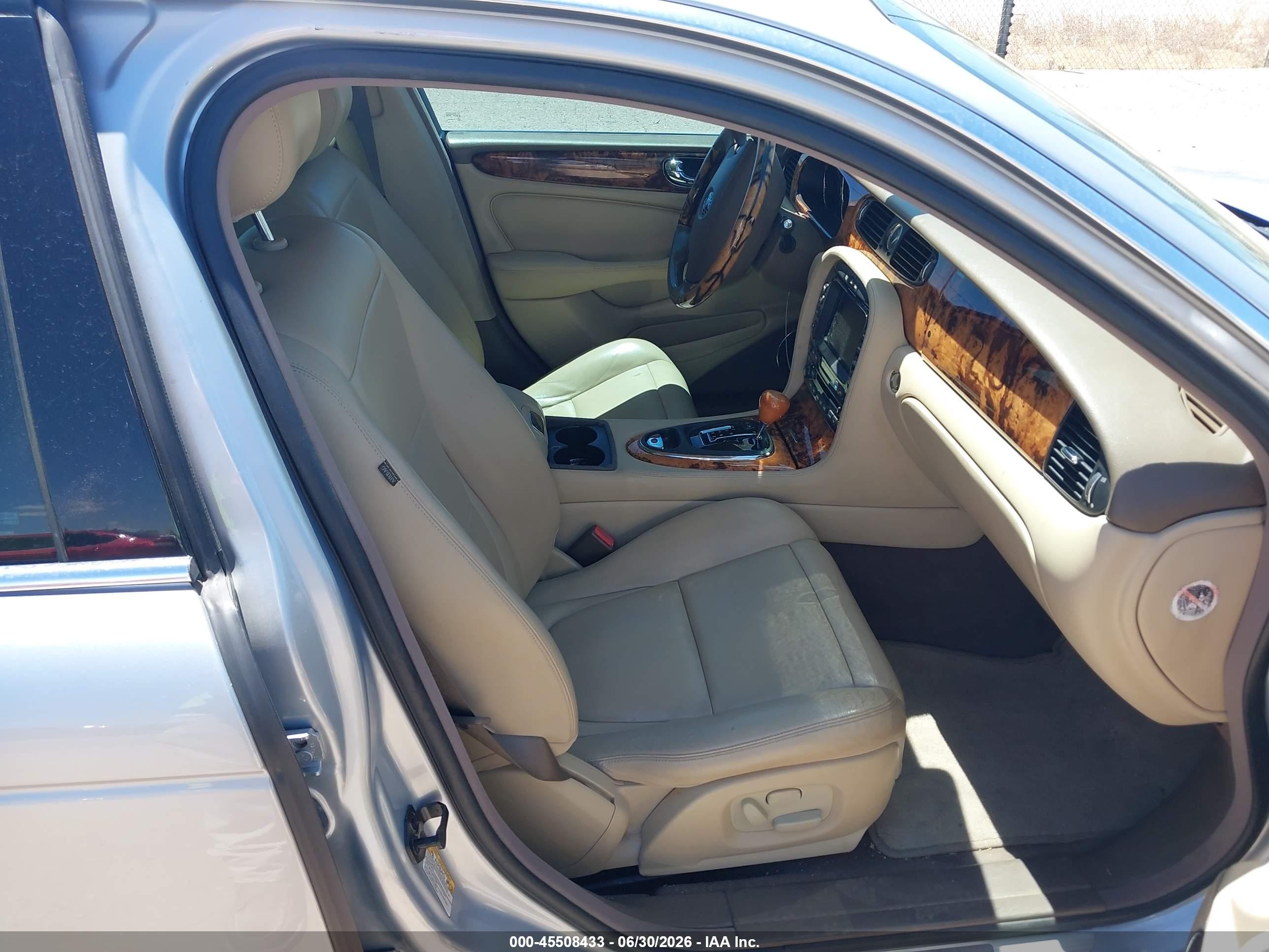2006 Jaguar Xj Xj8 Silver vin: SAJWA71B16SH10980