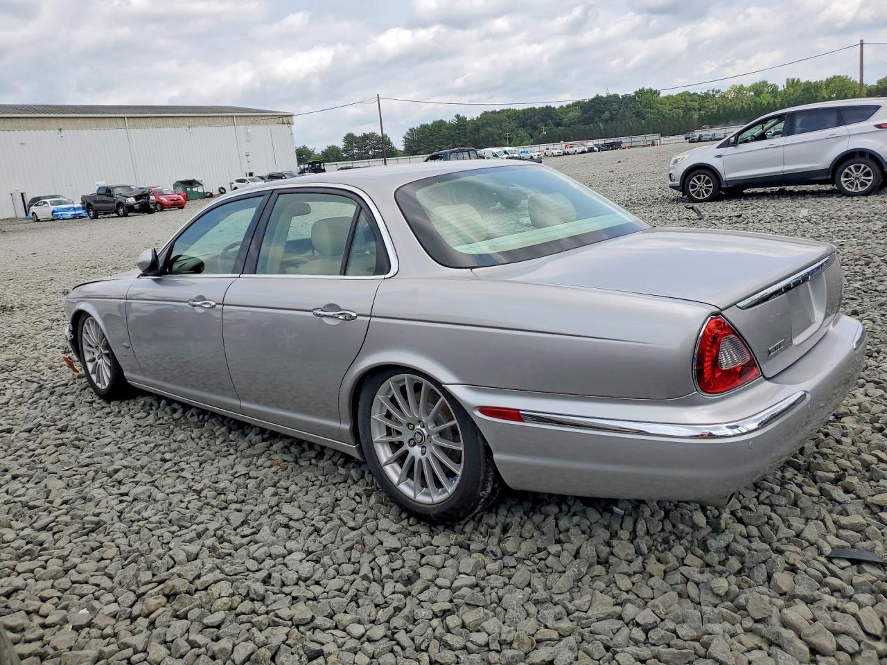 2006 Jaguar Xj8 Silver vin: SAJWA71B36SH02055