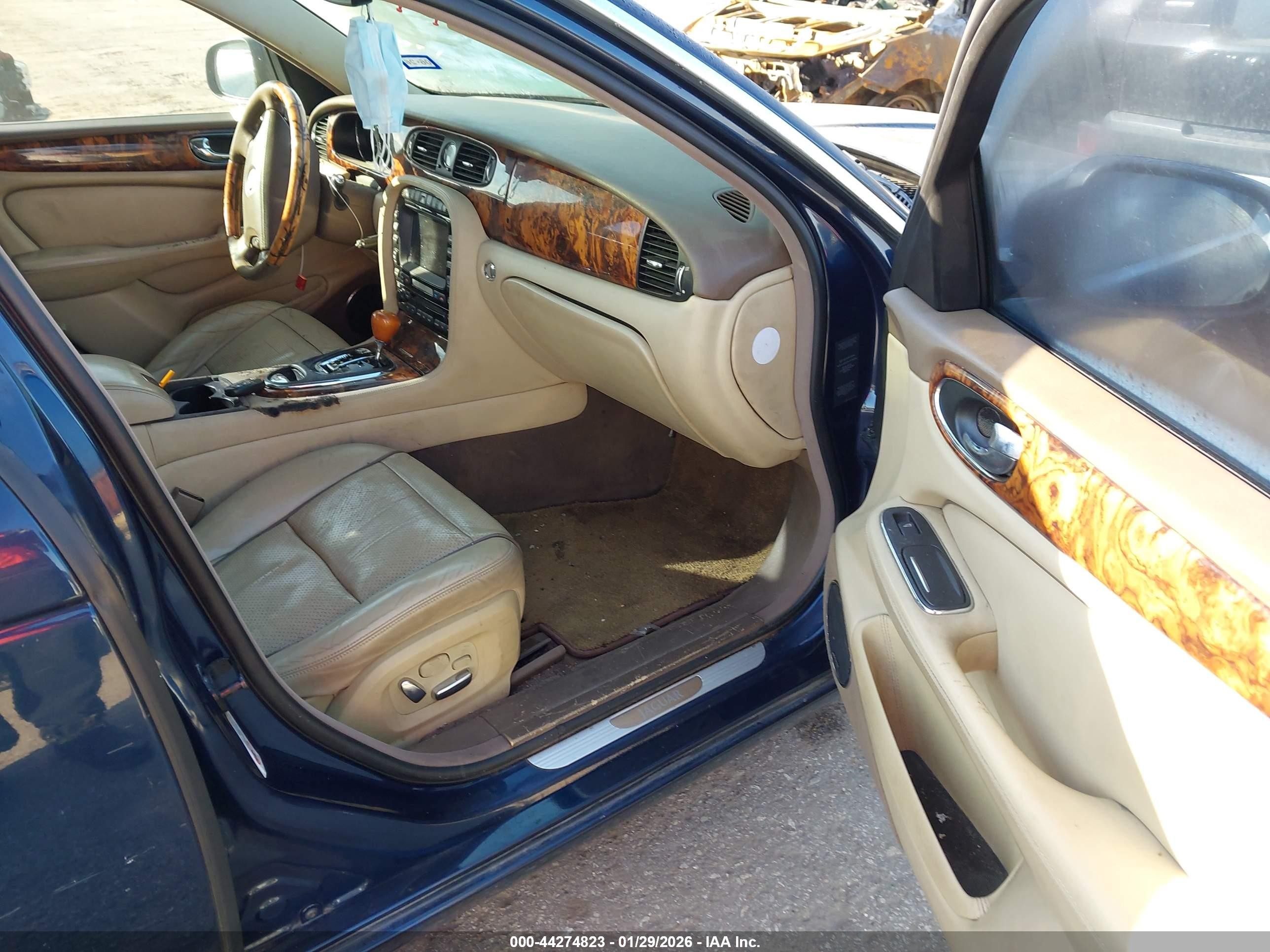 2008 Jaguar Xj Xj8 Blue vin: SAJWA71B48SH20034