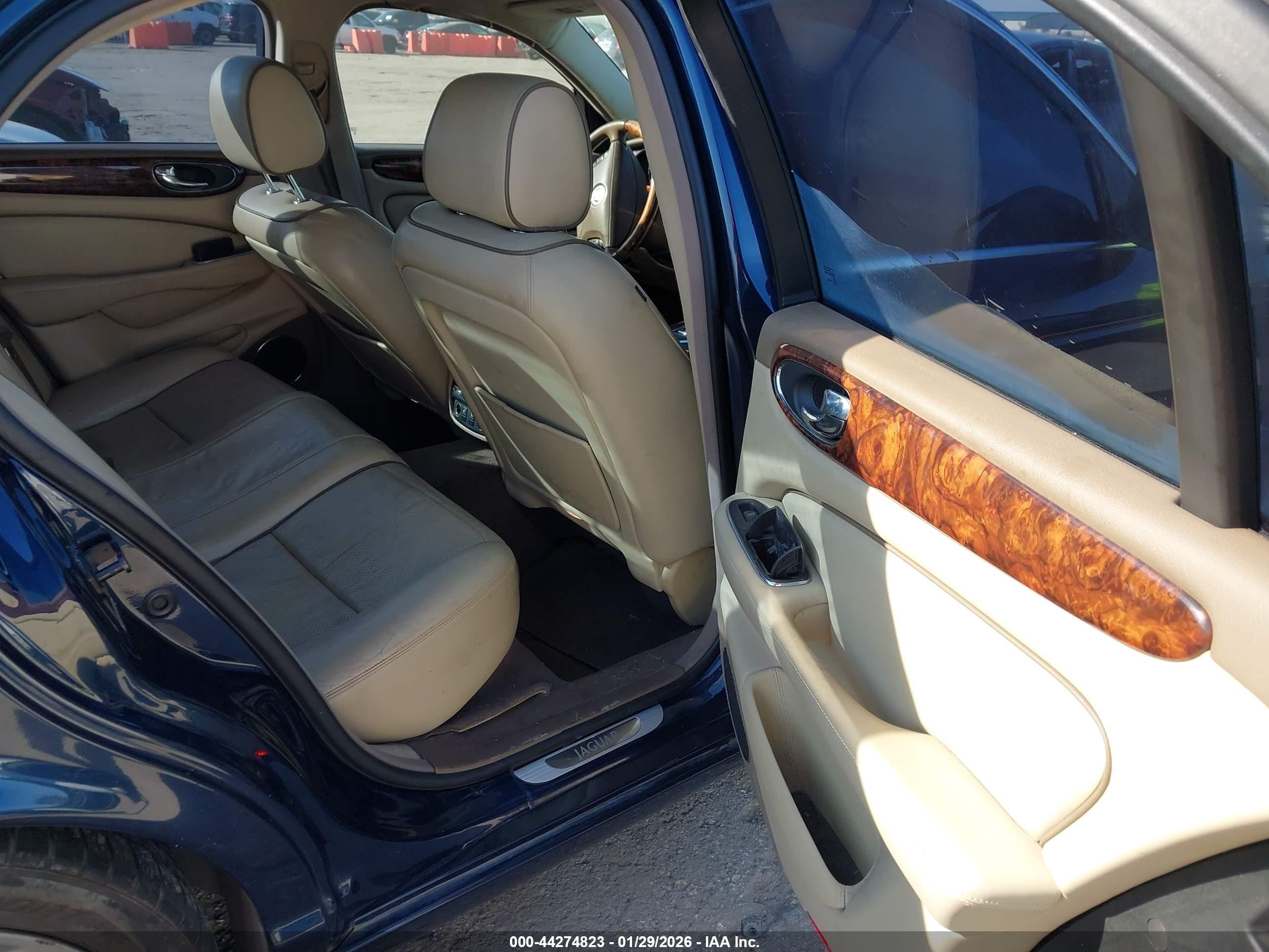 2008 Jaguar Xj Xj8 Blue vin: SAJWA71B48SH20034