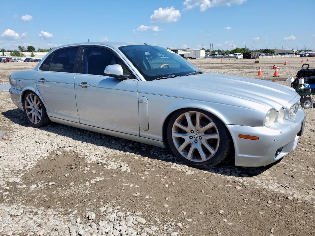 2008 Jaguar Xj Silver vin: SAJWA71B48SH20373