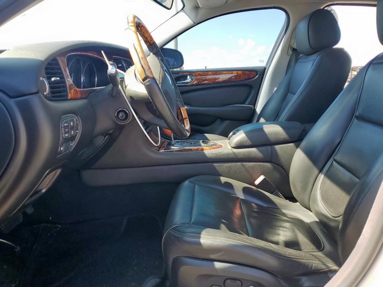 2008 Jaguar Xj Silver vin: SAJWA71B48SH20373