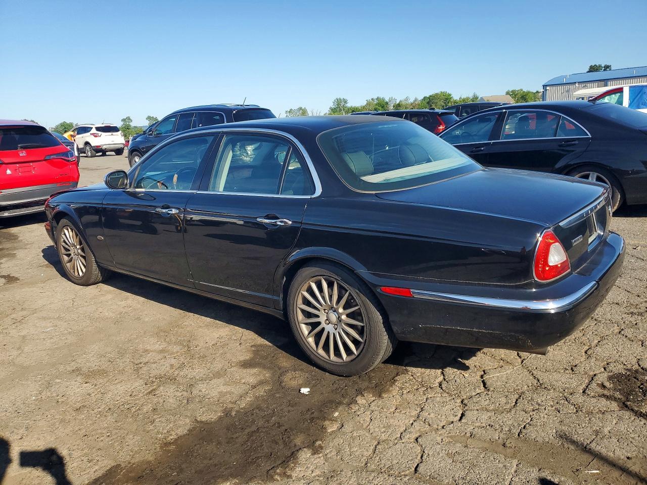 2007 Jaguar Xj8 Black vin: SAJWA71B57SH17397