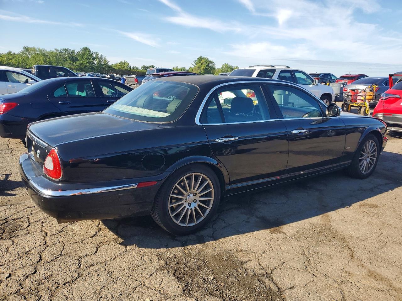 2007 Jaguar Xj8 Black vin: SAJWA71B57SH17397