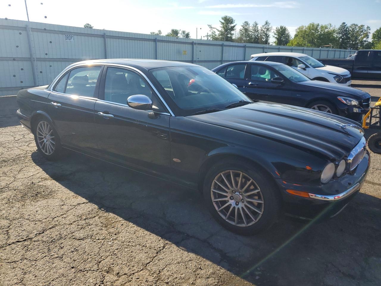2007 Jaguar Xj8 Black vin: SAJWA71B57SH17397