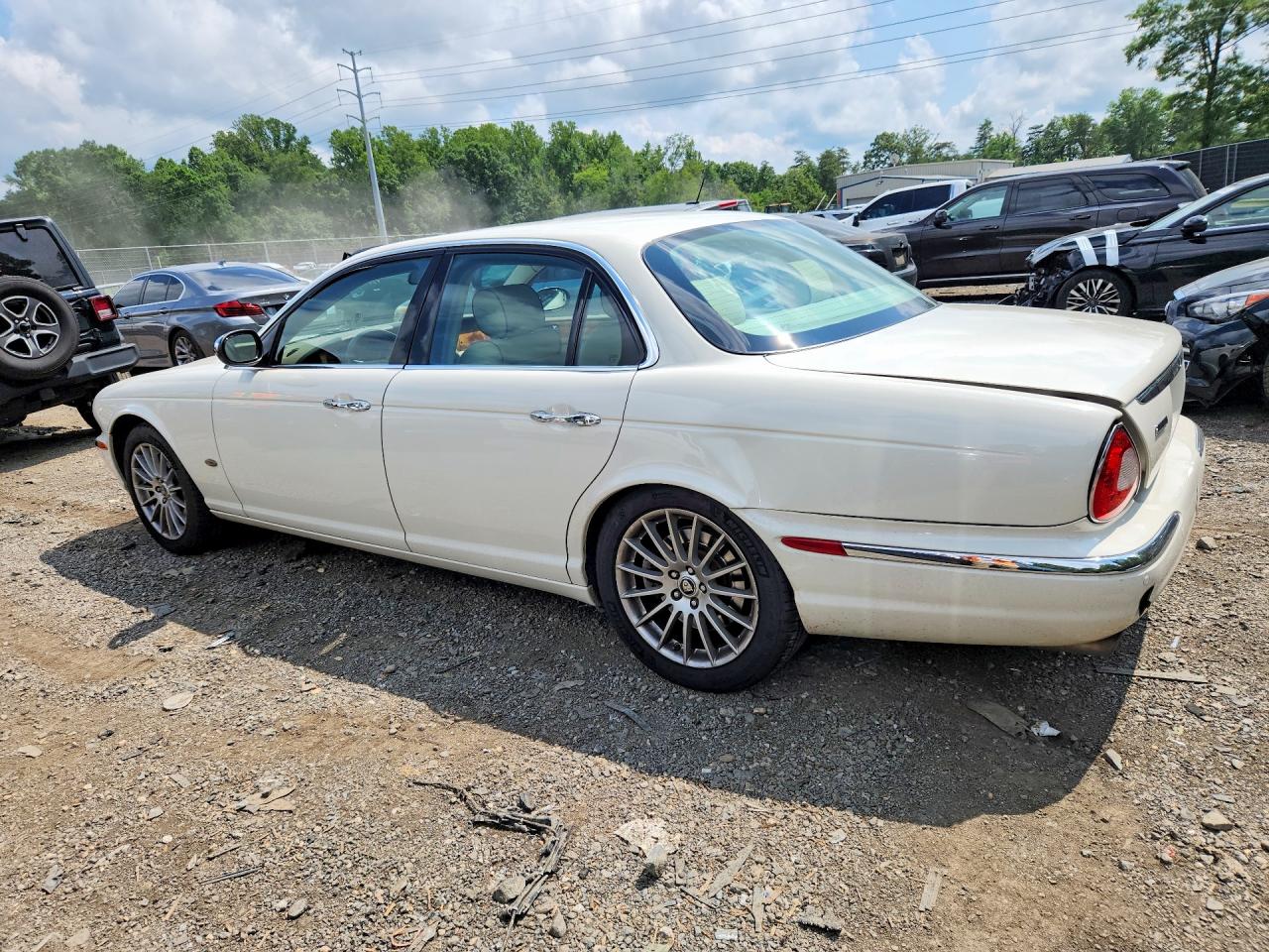 2007 Jaguar Xj8 White vin: SAJWA71B77SH17840