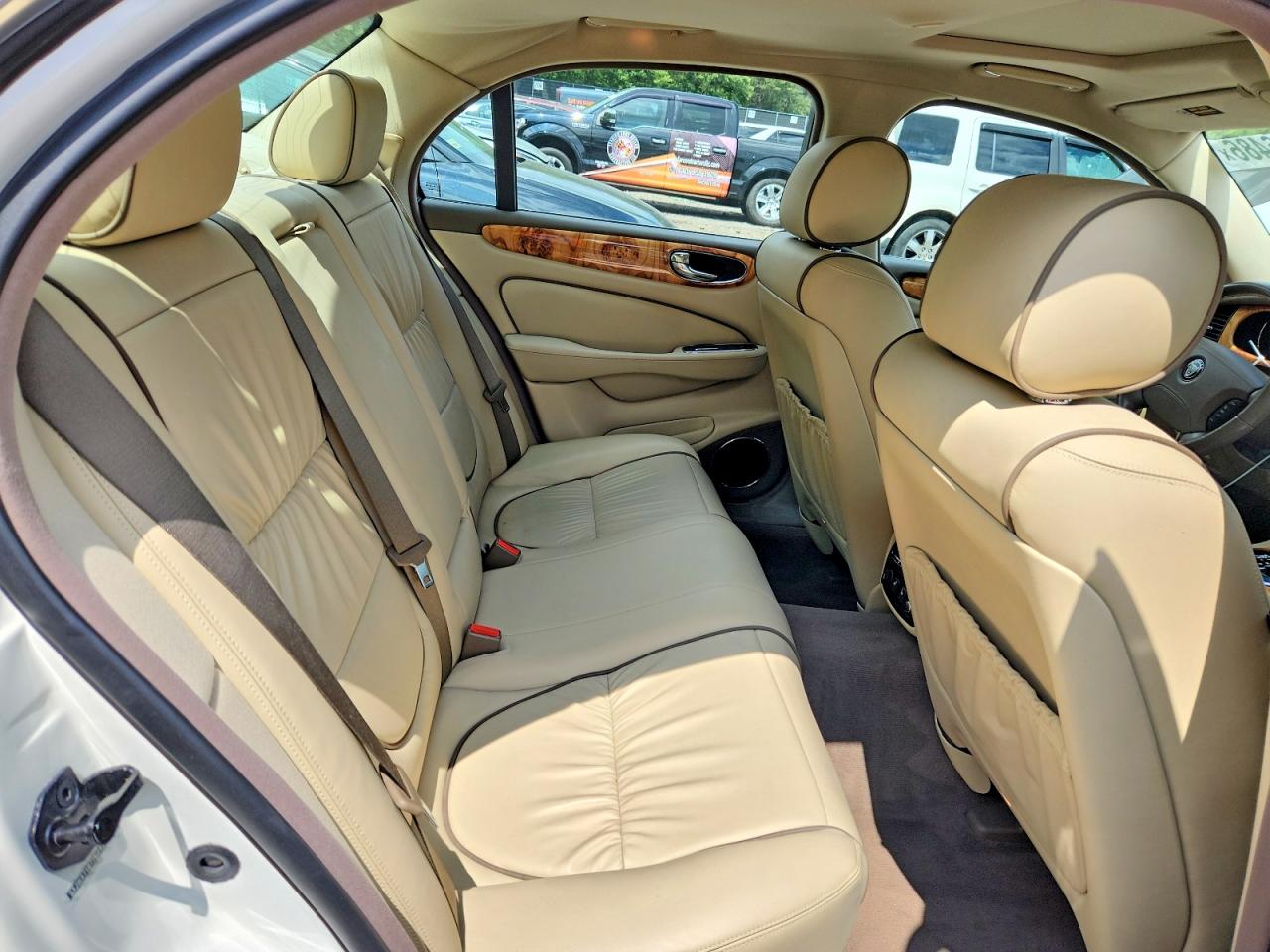 2007 Jaguar Xj8 White vin: SAJWA71B77SH17840