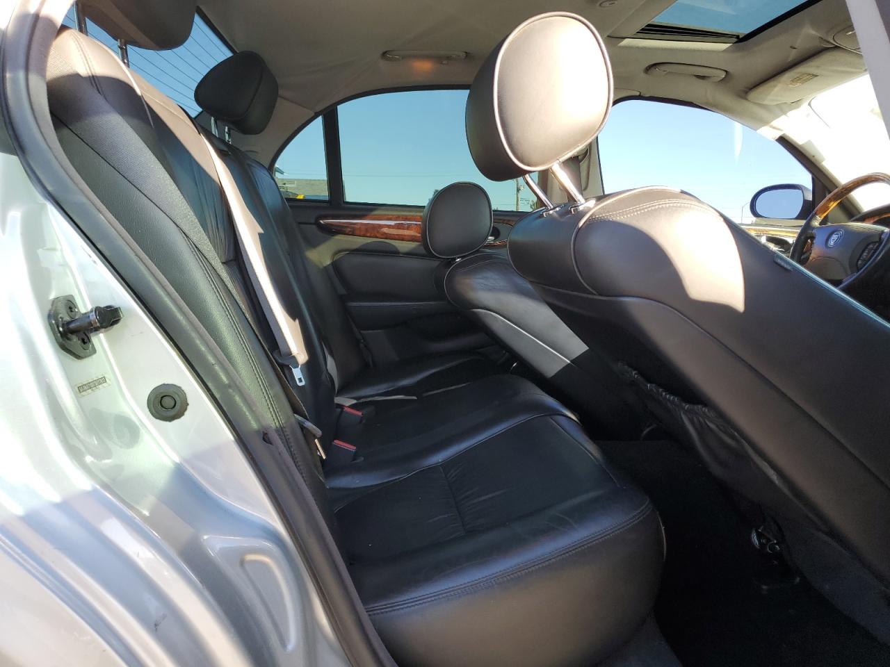2007 Jaguar Xj8 Silver vin: SAJWA71B87SH17913