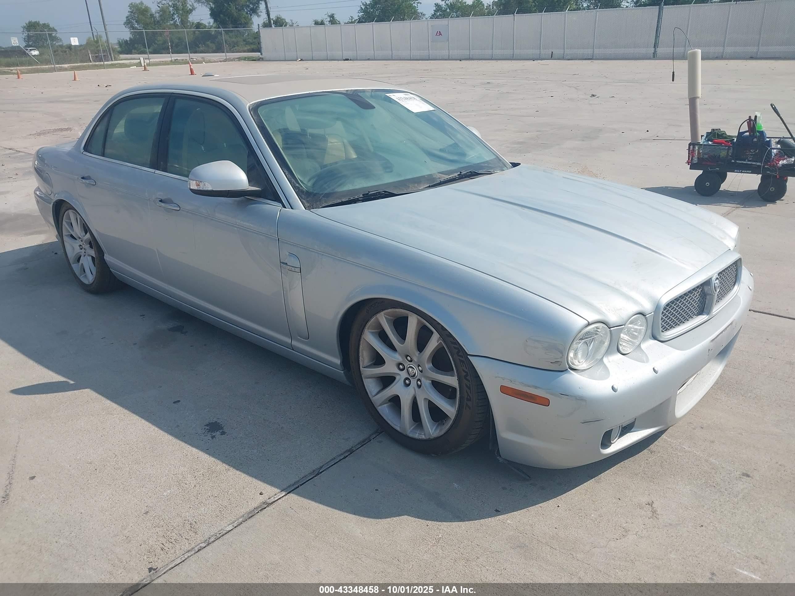 2008 Jaguar Xj Xj8 Silver vin: SAJWA71B88SH26984