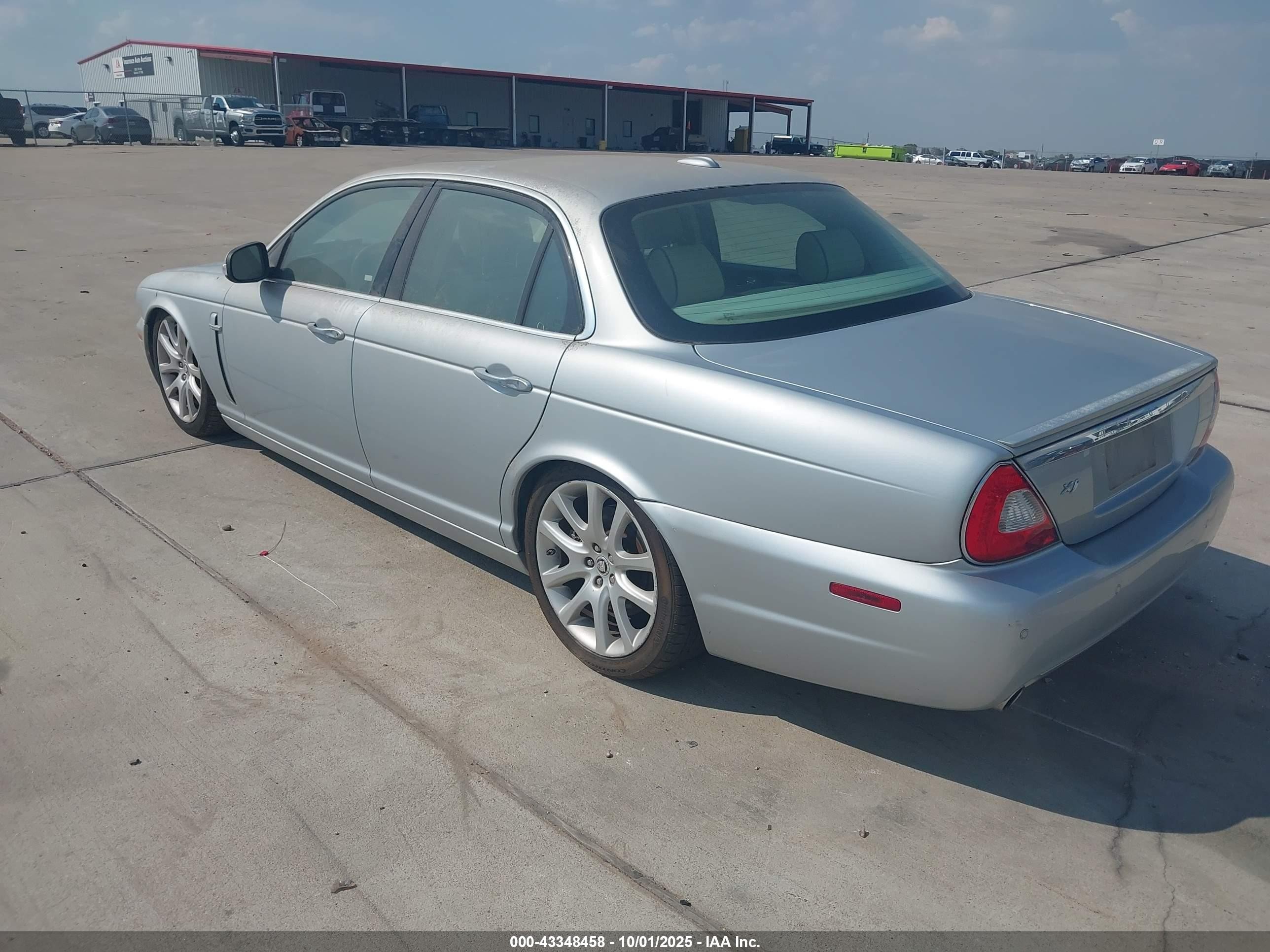 2008 Jaguar Xj Xj8 Silver vin: SAJWA71B88SH26984