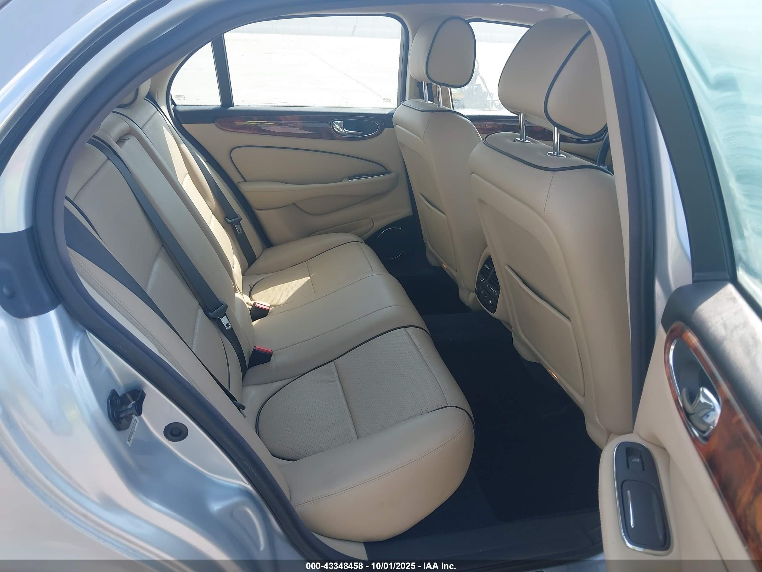 2008 Jaguar Xj Xj8 Silver vin: SAJWA71B88SH26984