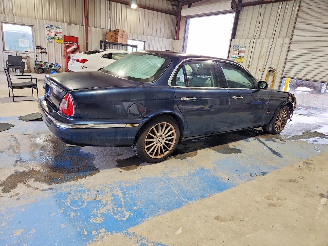 2007 Jaguar Xj8 Blue vin: SAJWA71BX7SH14432