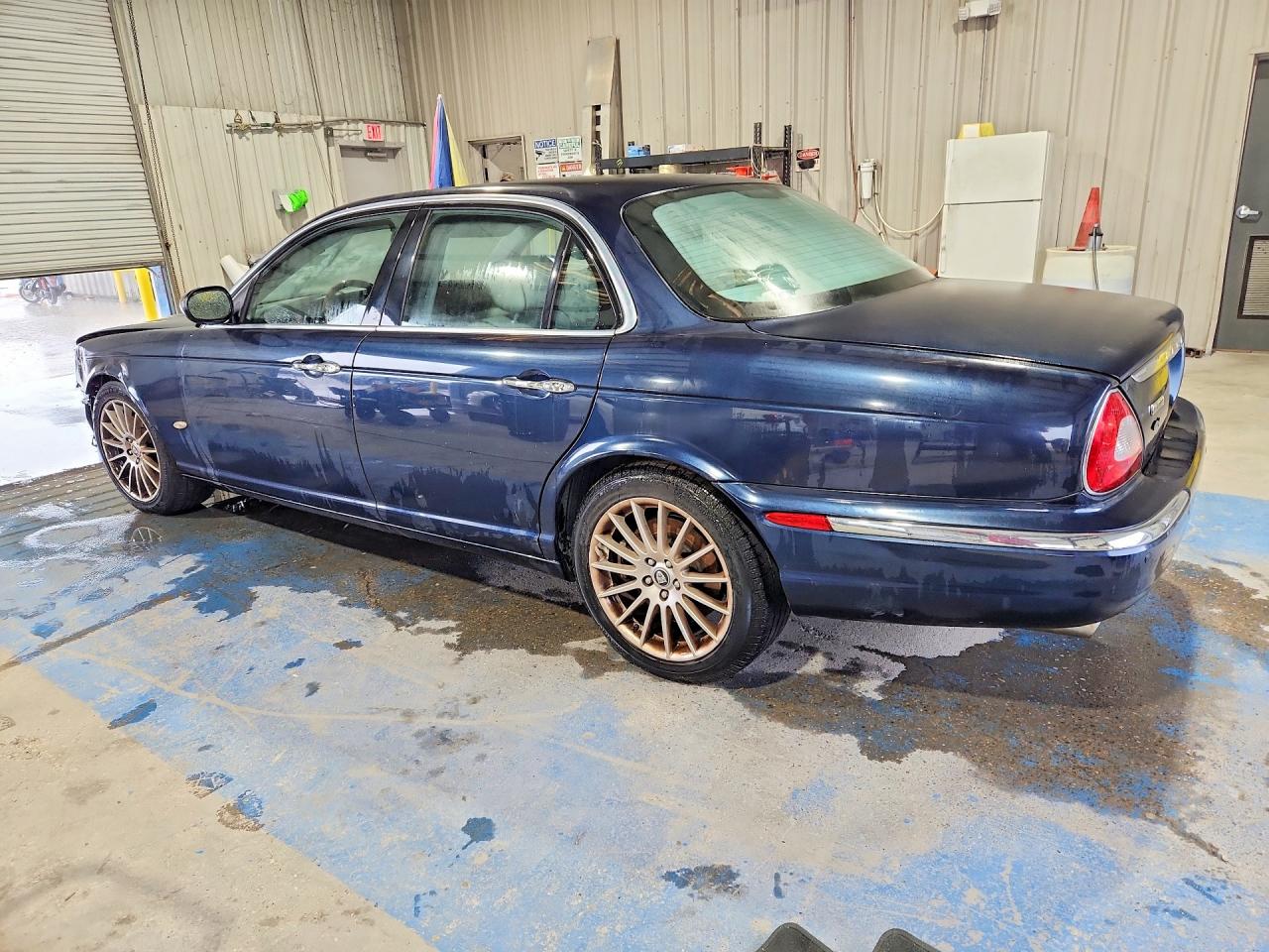 2007 Jaguar Xj8 Blue vin: SAJWA71BX7SH14432