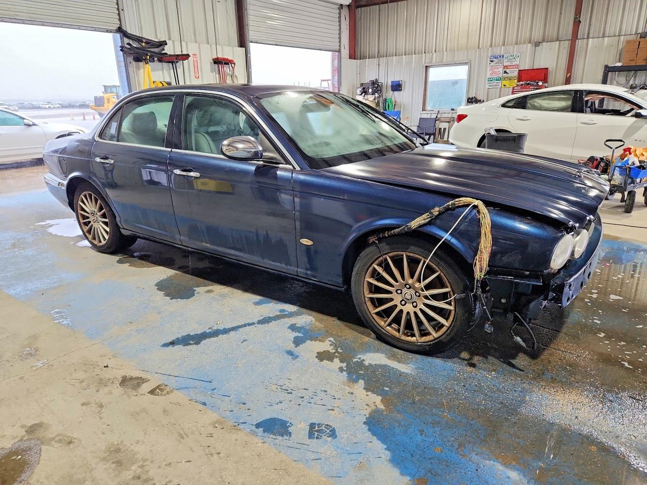 2007 Jaguar Xj8 Blue vin: SAJWA71BX7SH14432