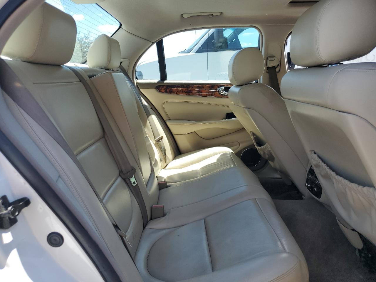 2004 Jaguar Xj8 White vin: SAJWA71C14SG16264