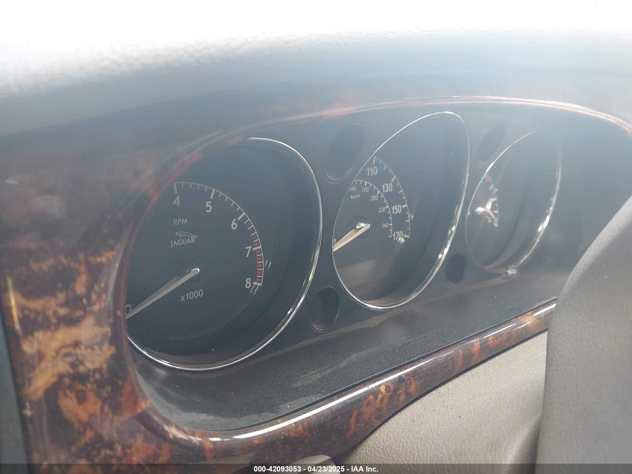 2004 Jaguar Xj Xj8 White vin: SAJWA71C14SG27541