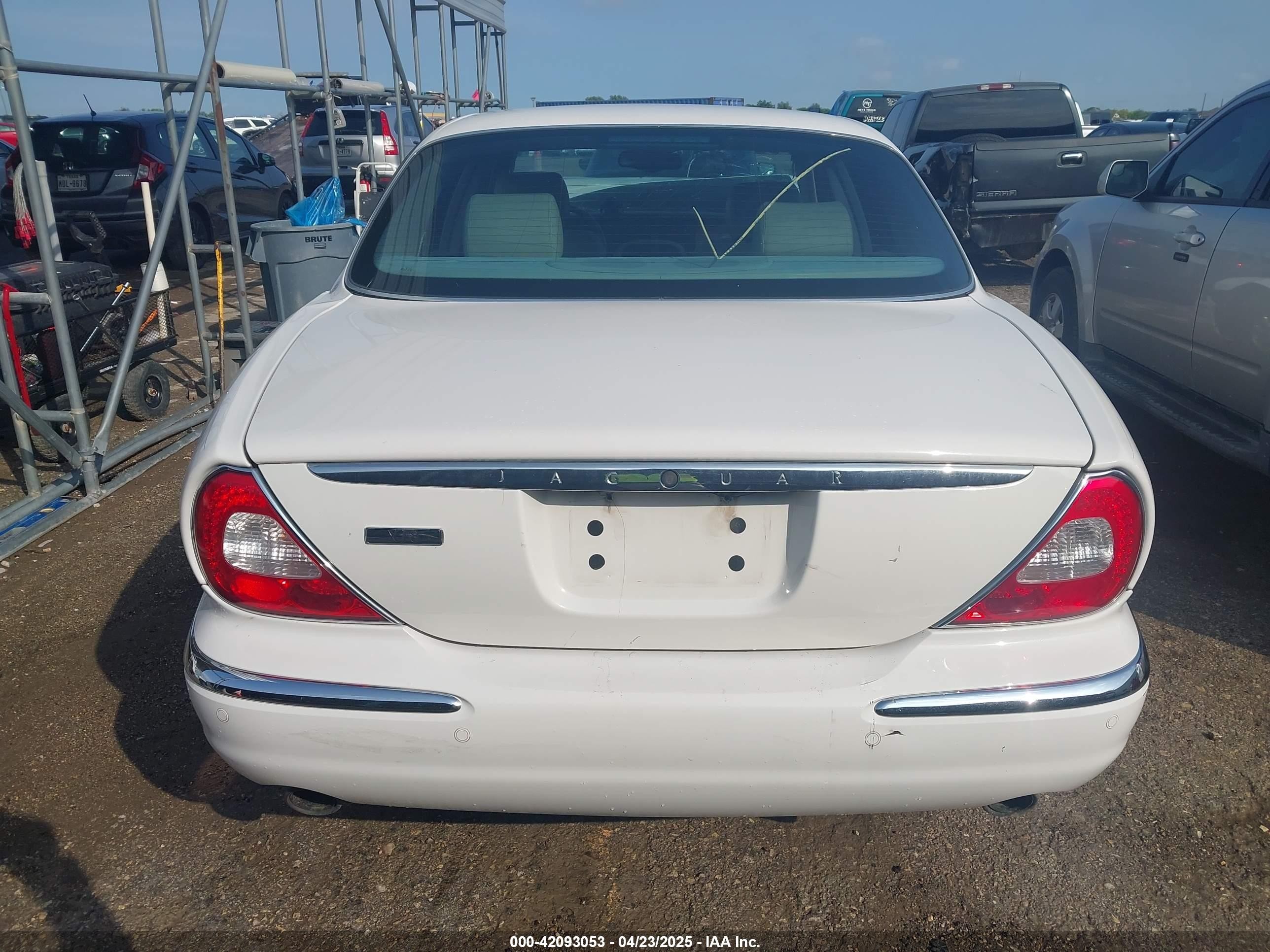 2004 Jaguar Xj Xj8 White vin: SAJWA71C14SG27541