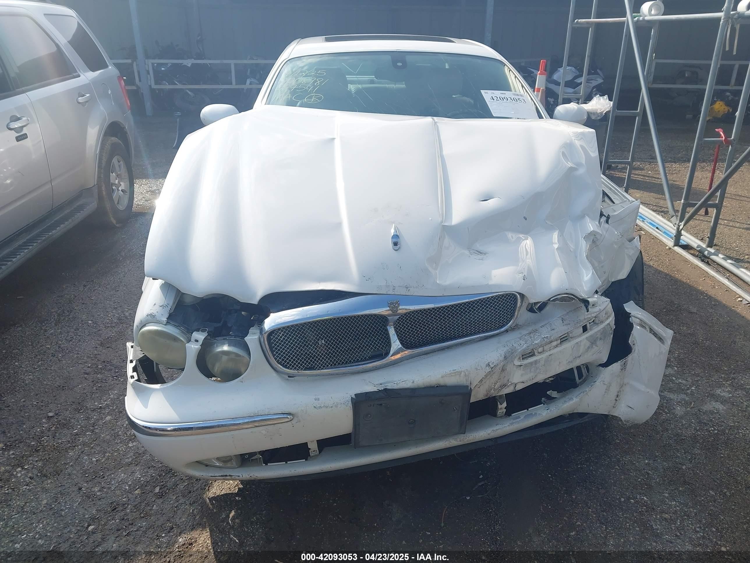 2004 Jaguar Xj Xj8 White vin: SAJWA71C14SG27541