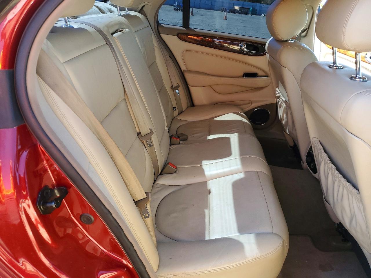 2004 Jaguar Xj8 Burgundy vin: SAJWA71C24SG13311