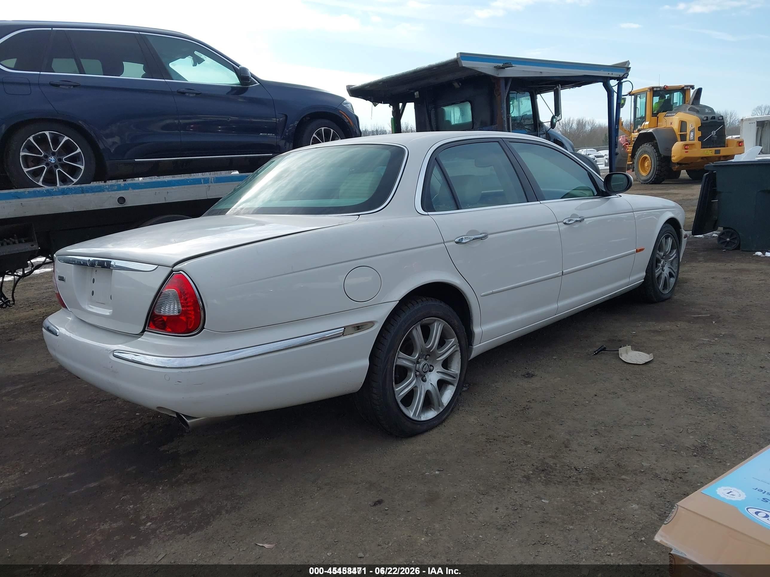2004 Jaguar Xj Xj8 White vin: SAJWA71C24SG34465